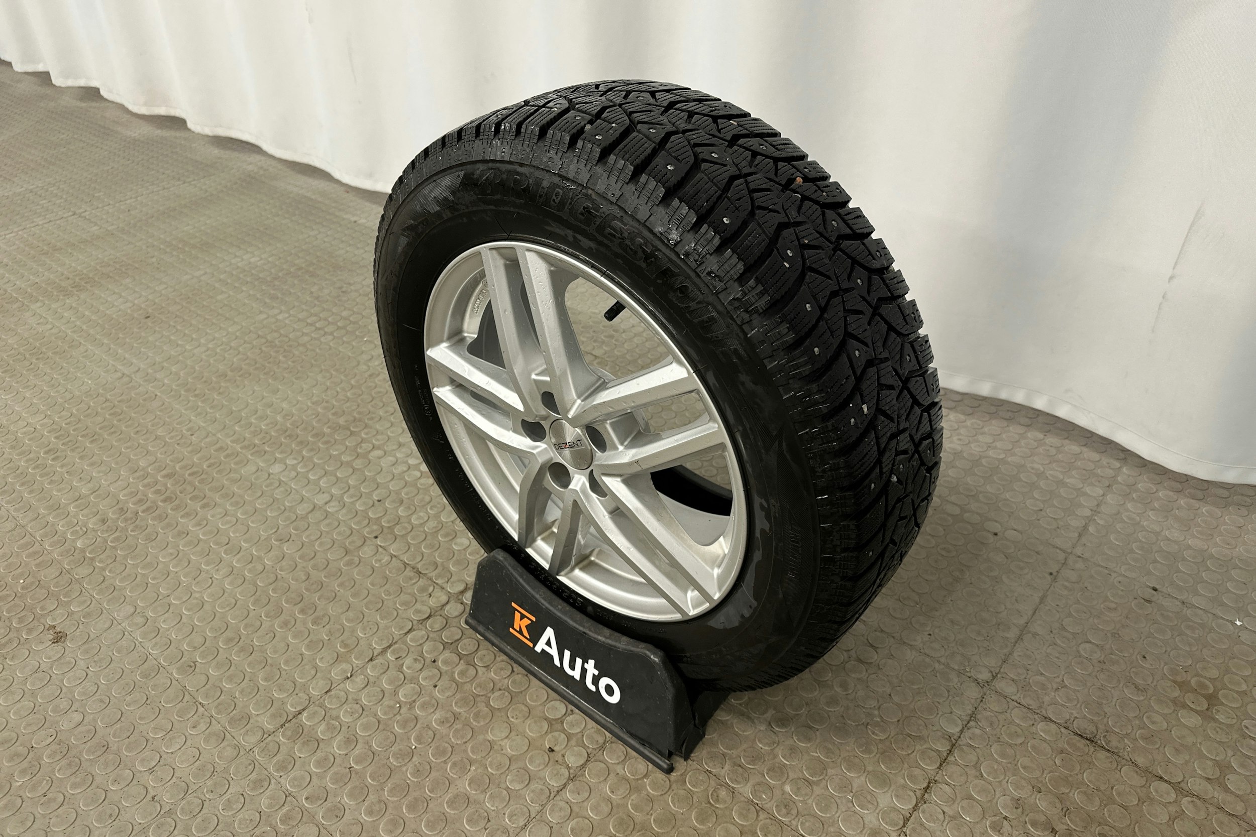 harmaa Skoda Kamiq 2023 kuva 10.