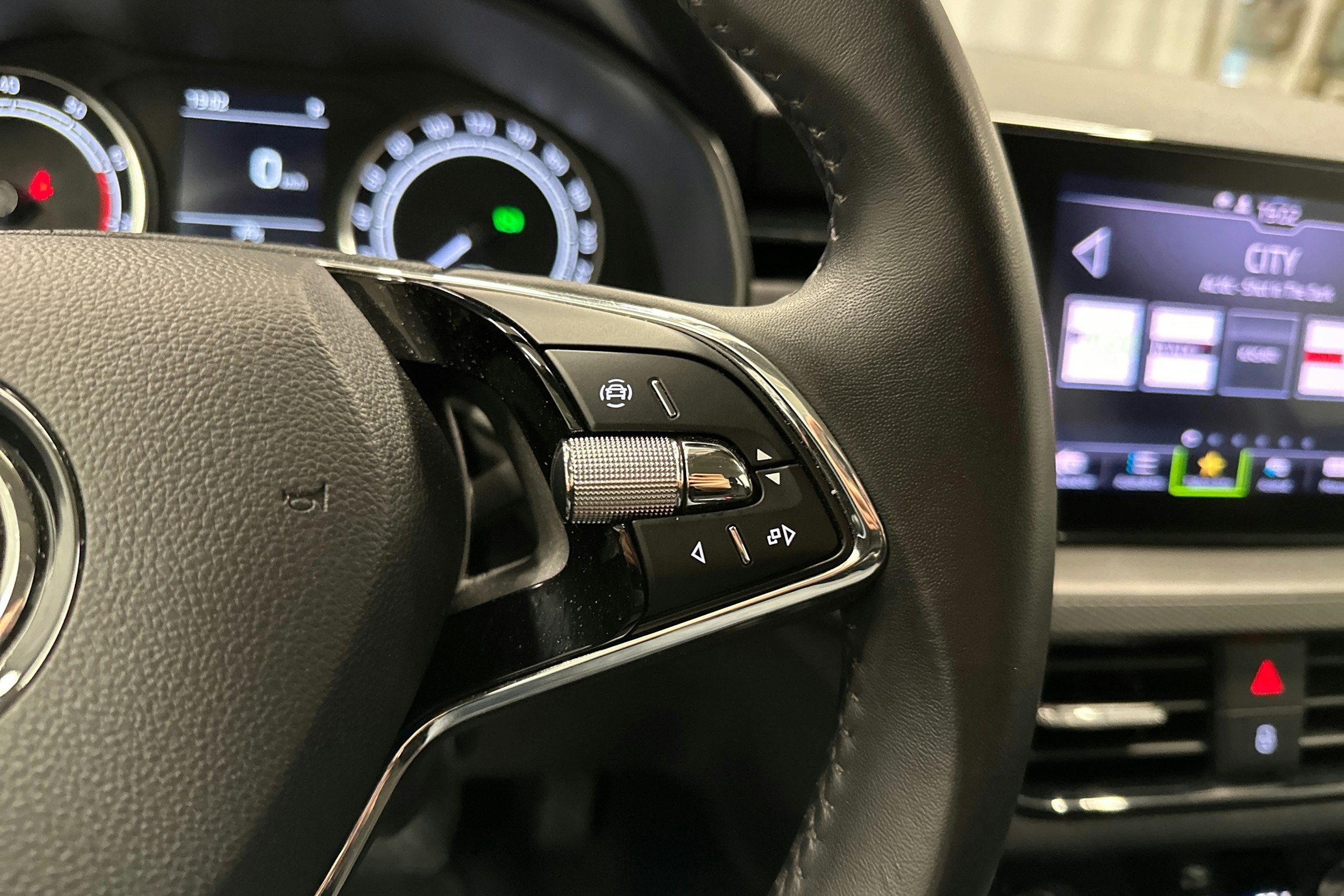 harmaa Skoda Kamiq 2023 kuva 12.