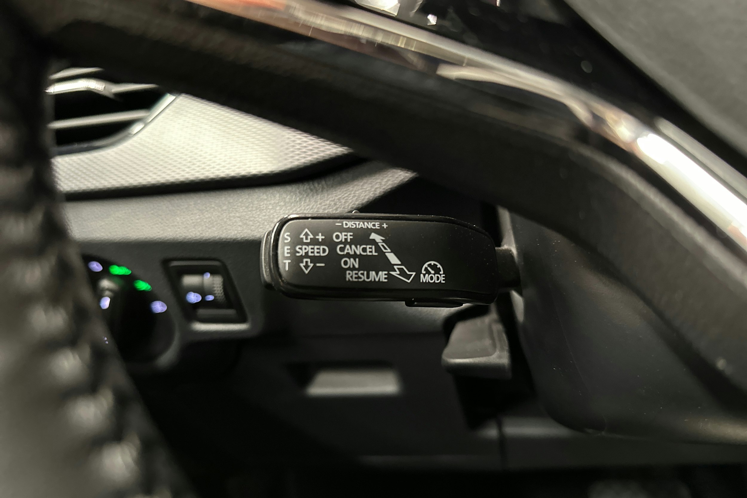 harmaa Skoda Kamiq 2023 kuva 13.