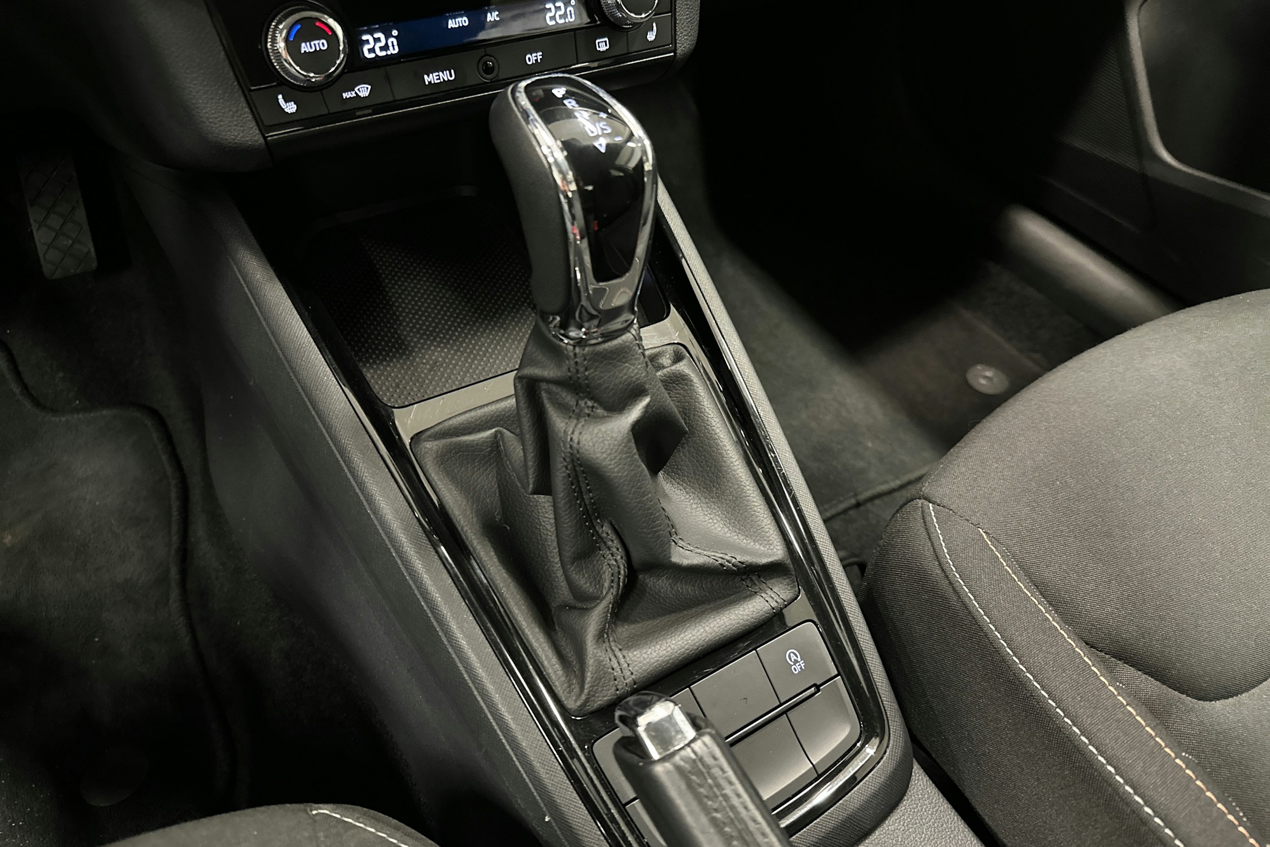 harmaa Skoda Kamiq 2023 kuva 20.