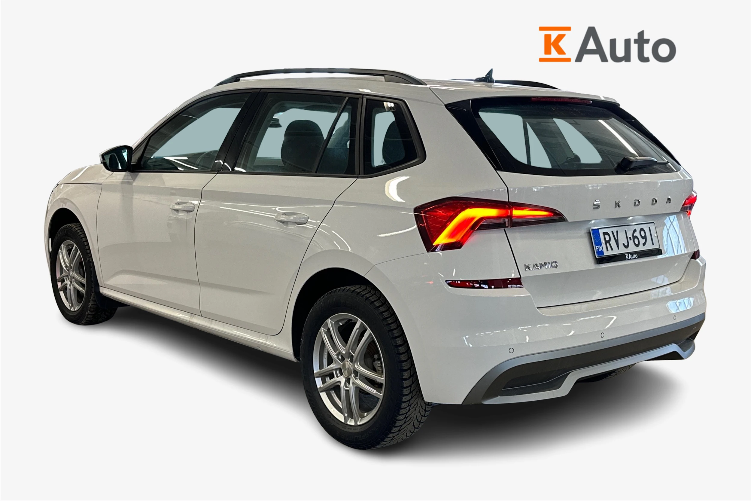 valkoinen Skoda Kamiq 2023 kuva 2.