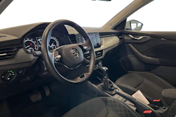 valkoinen Skoda Kamiq 2023 kuva 3.