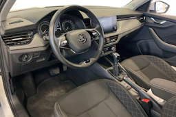 valkoinen Skoda Kamiq 2023 kuva 8.