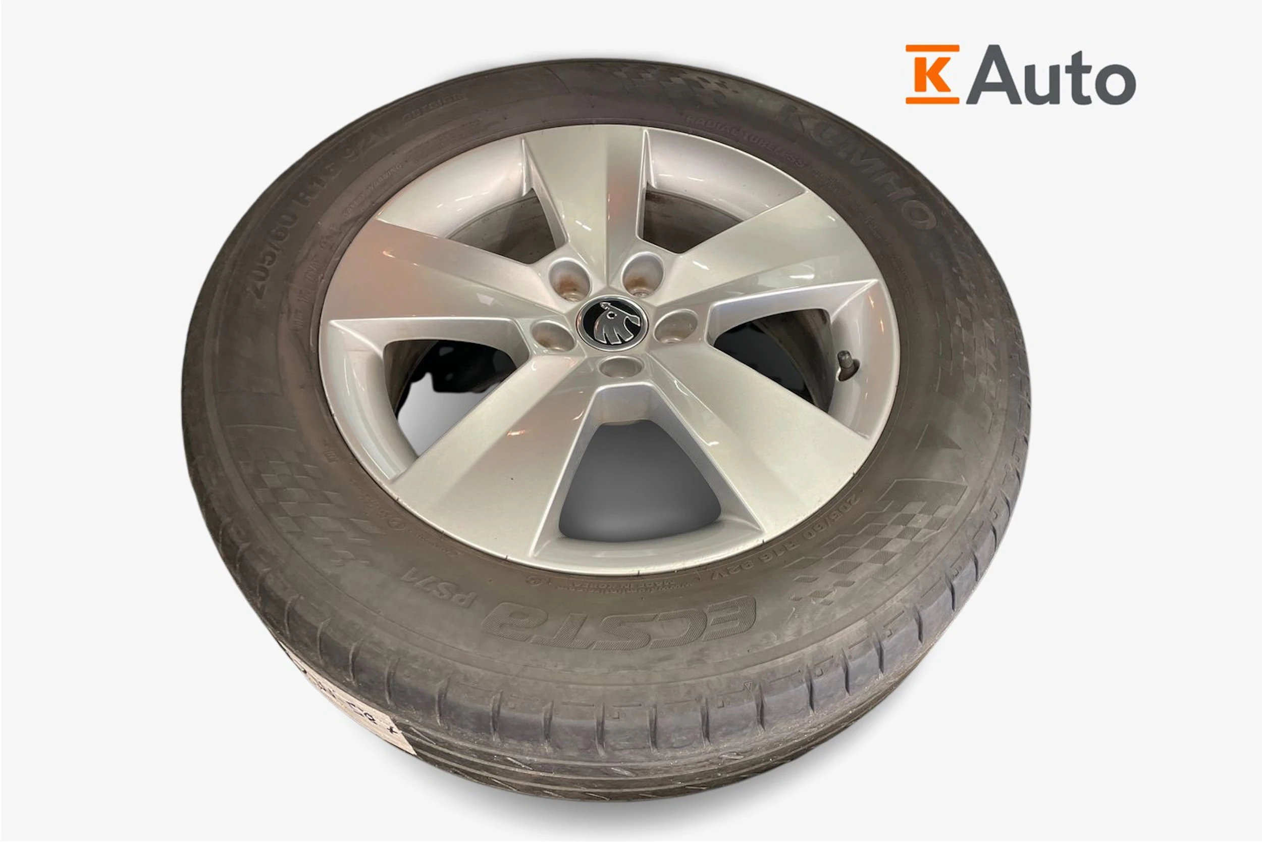 valkoinen Skoda Kamiq 2023 kuva 12.