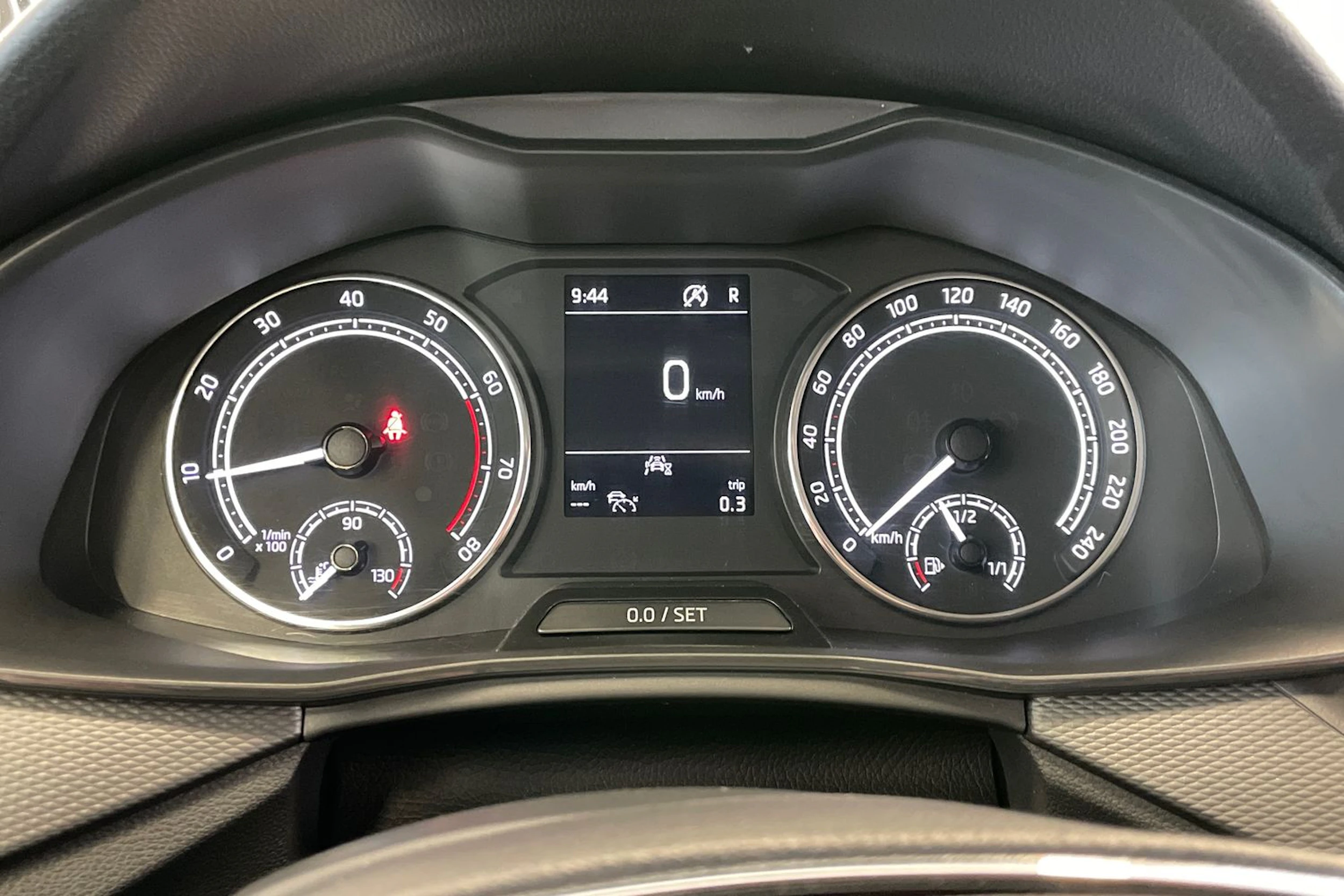 valkoinen Skoda Kamiq 2023 kuva 16.