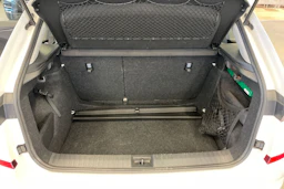 valkoinen Skoda Kamiq 2023 kuva 17.