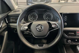 valkoinen Skoda Kamiq 2023 kuva 18.