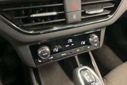 valkoinen Skoda Kamiq 2023 kuva 19.