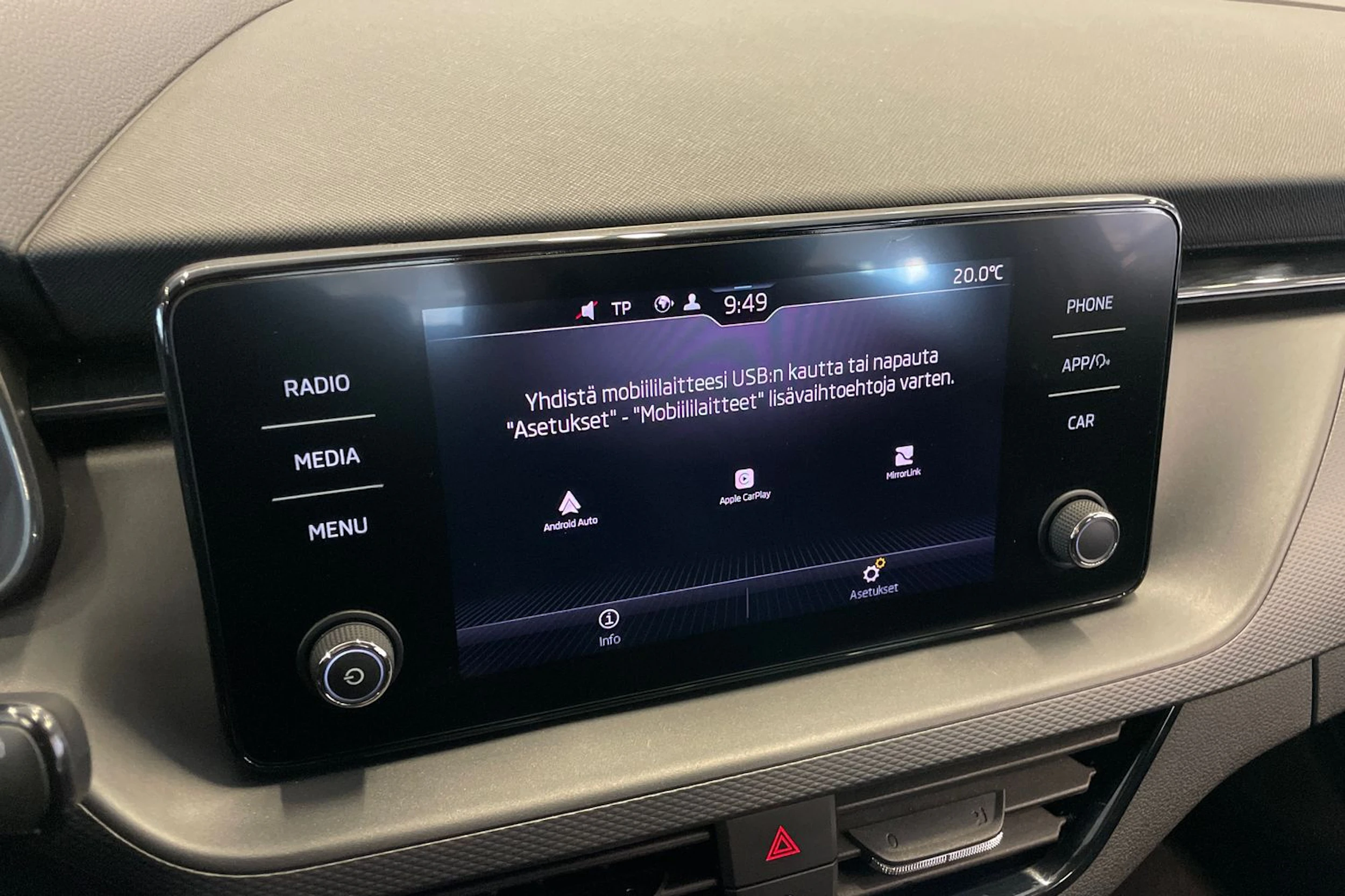 valkoinen Skoda Kamiq 2023 kuva 20.