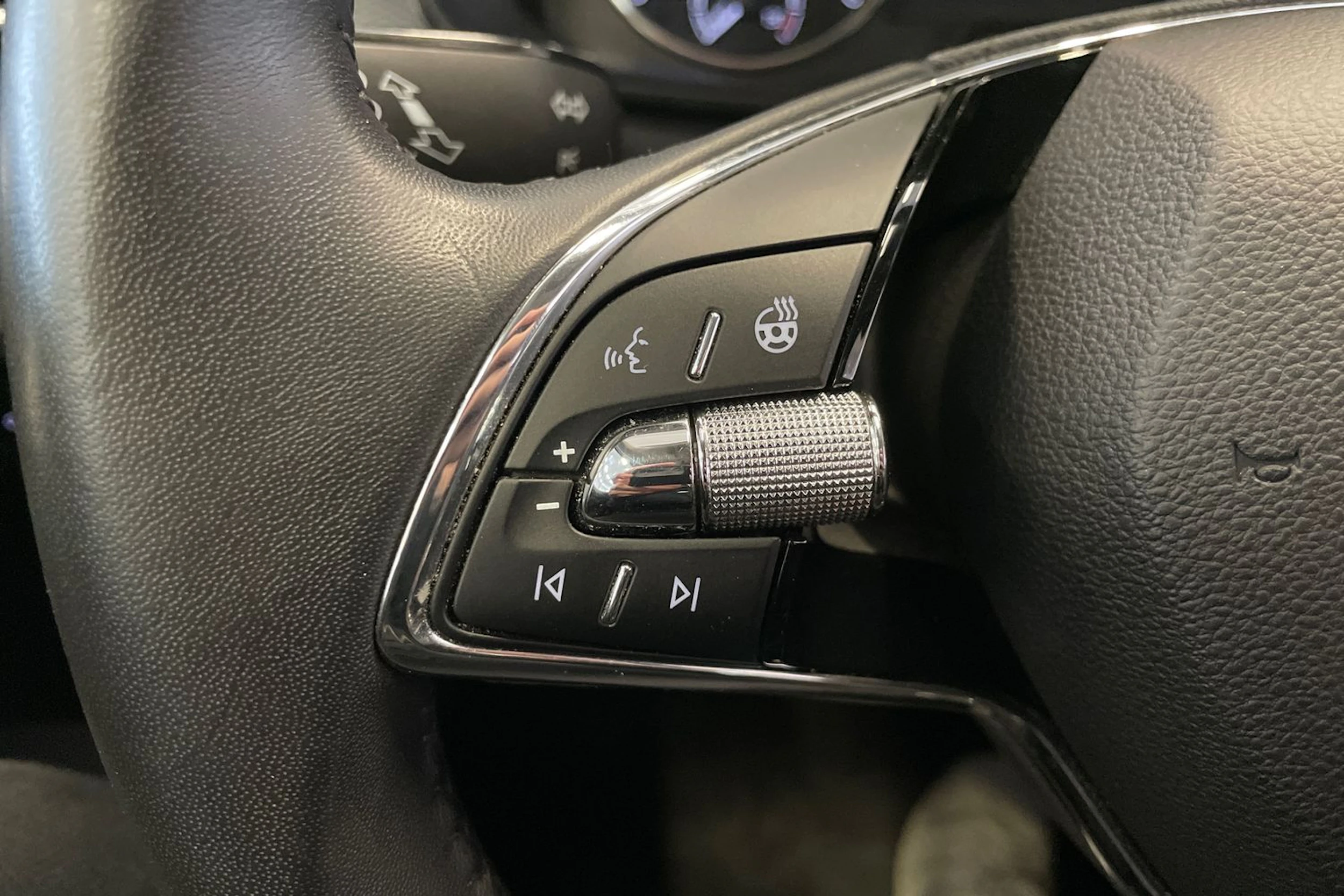 valkoinen Skoda Kamiq 2023 kuva 21.