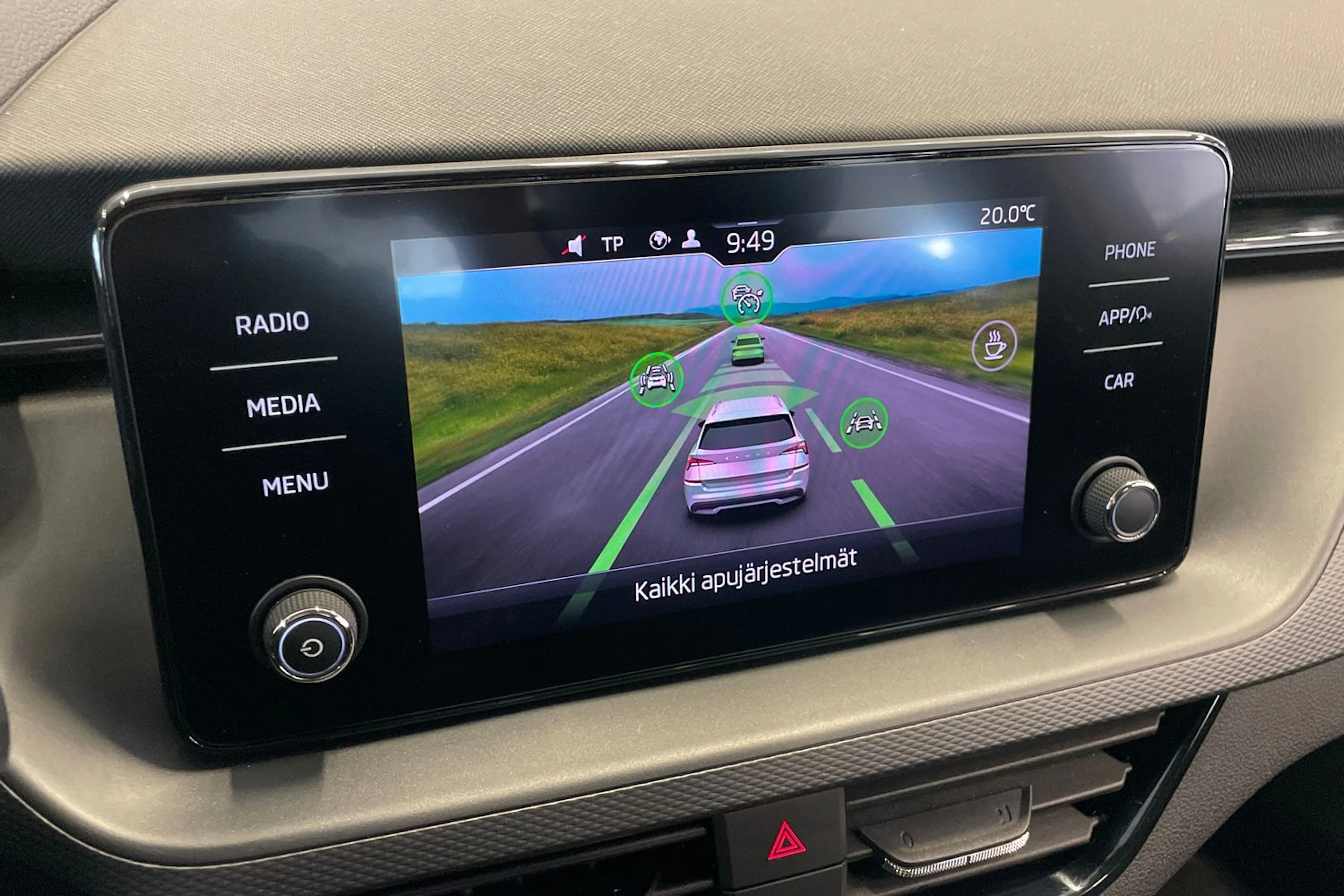 valkoinen Skoda Kamiq 2023 kuva 23.