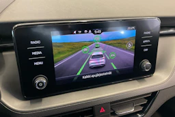 valkoinen Skoda Kamiq 2023 kuva 23.