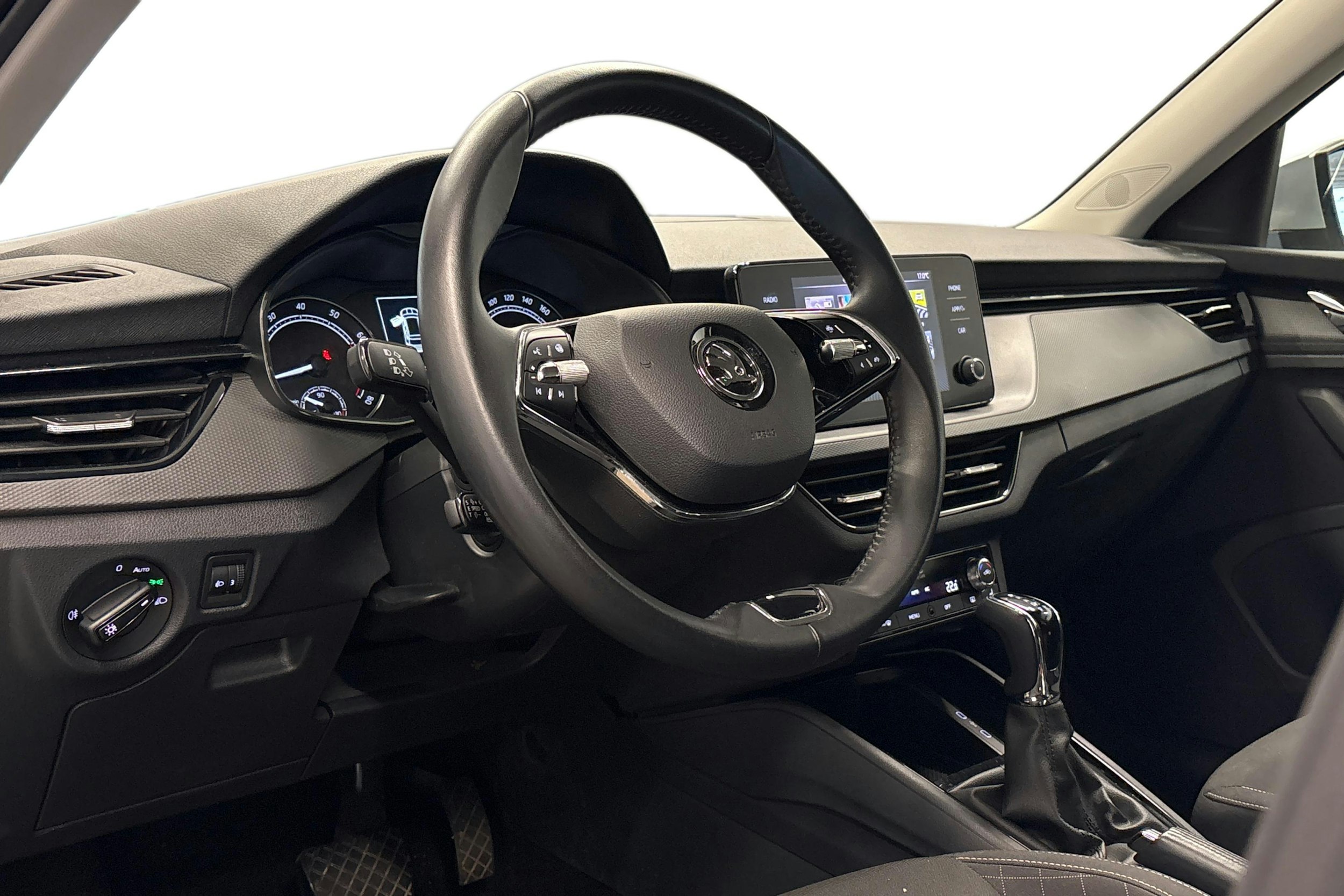 harmaa Skoda Kamiq 2023 kuva 3.
