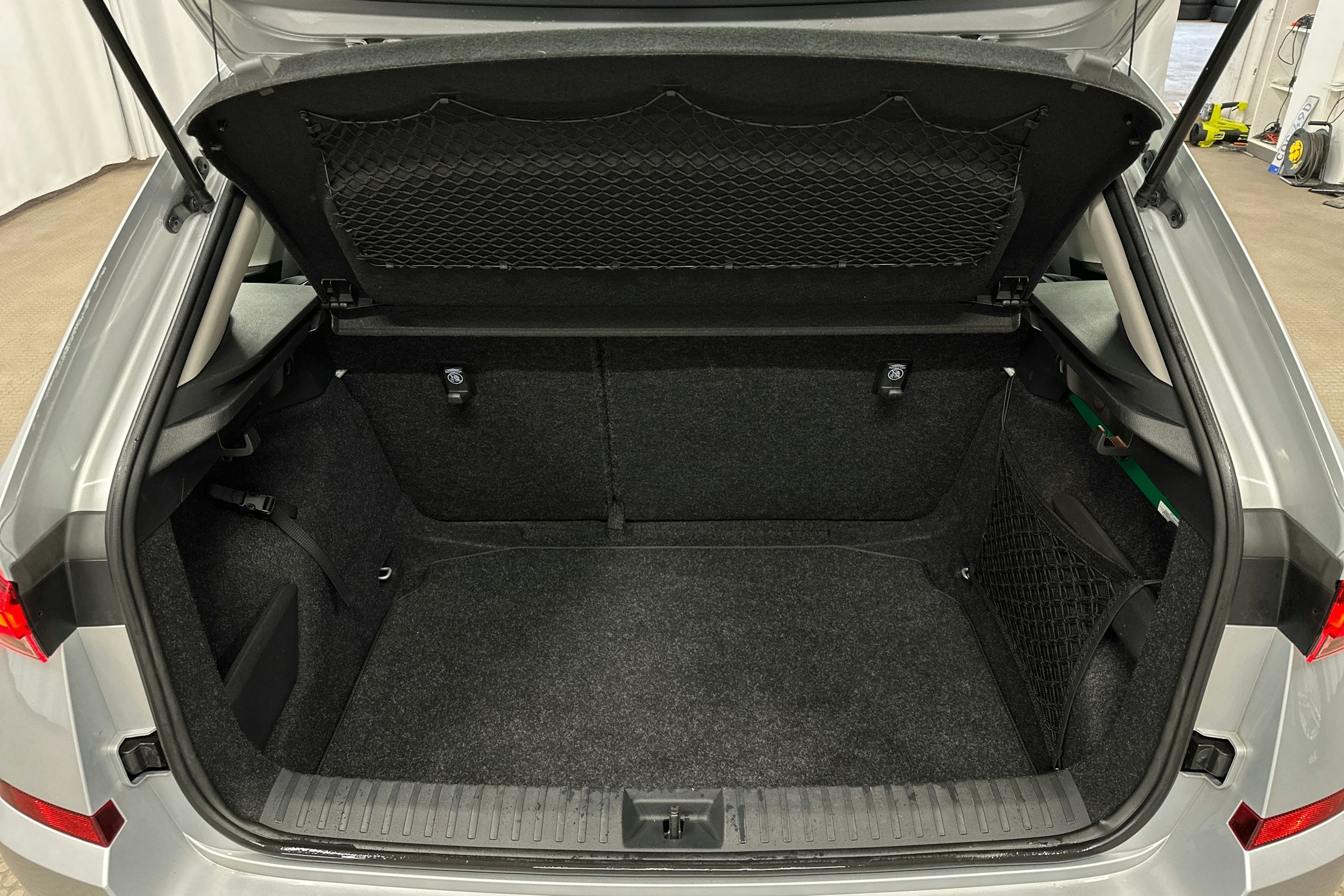 harmaa Skoda Kamiq 2023 kuva 14.