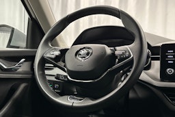 harmaa Skoda Kamiq 2023 kuva 16.