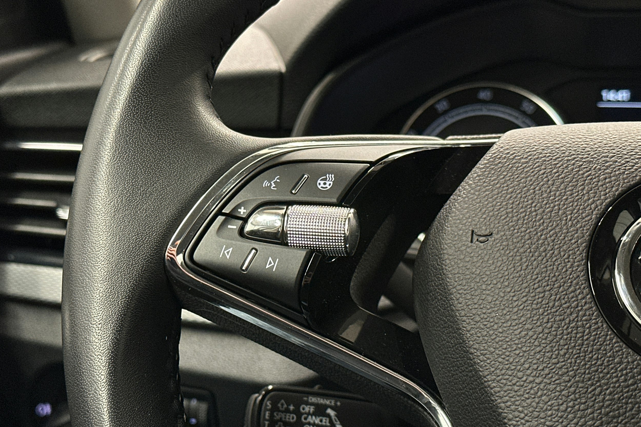 harmaa Skoda Kamiq 2023 kuva 17.