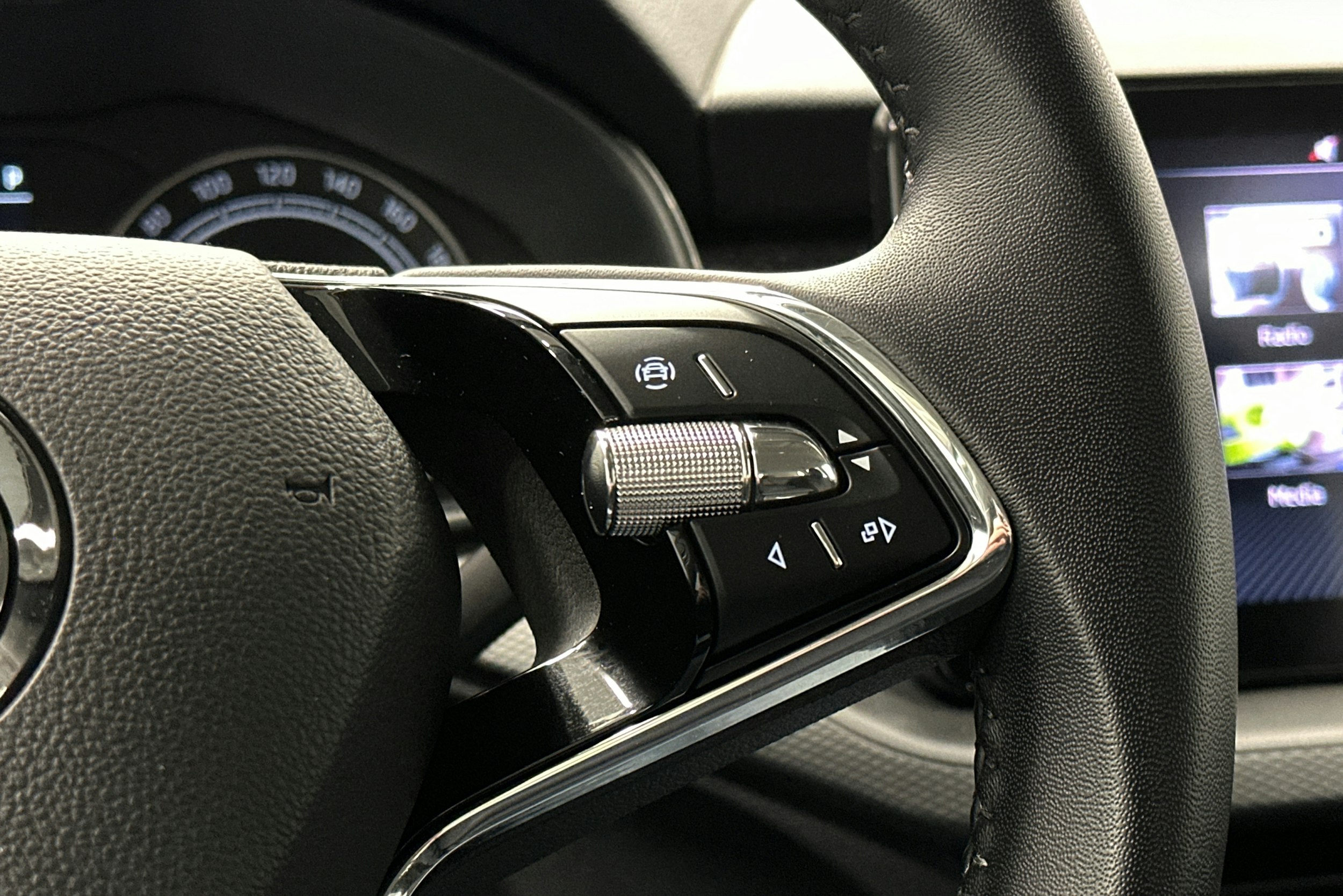 harmaa Skoda Kamiq 2023 kuva 18.