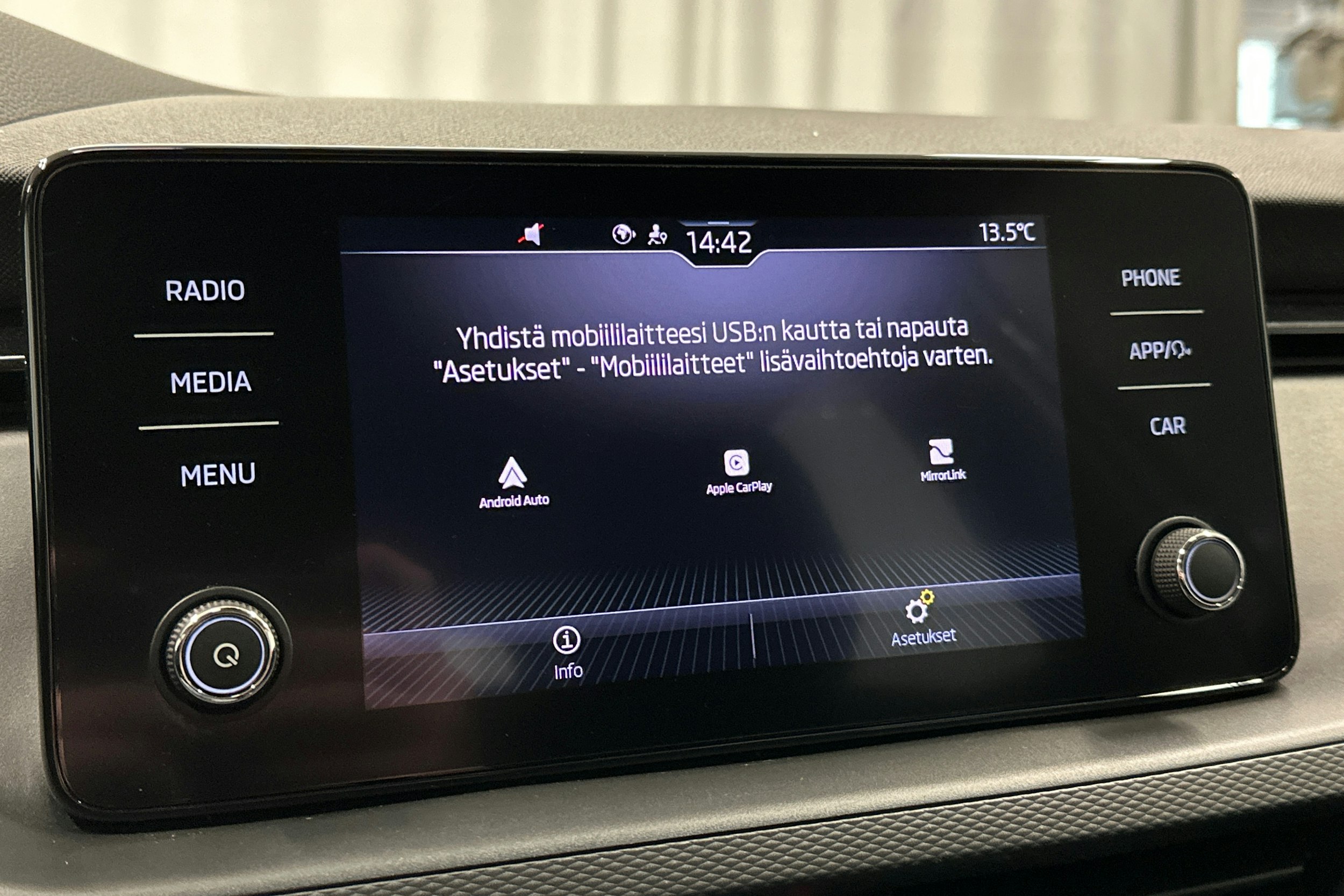 harmaa Skoda Kamiq 2023 kuva 21.