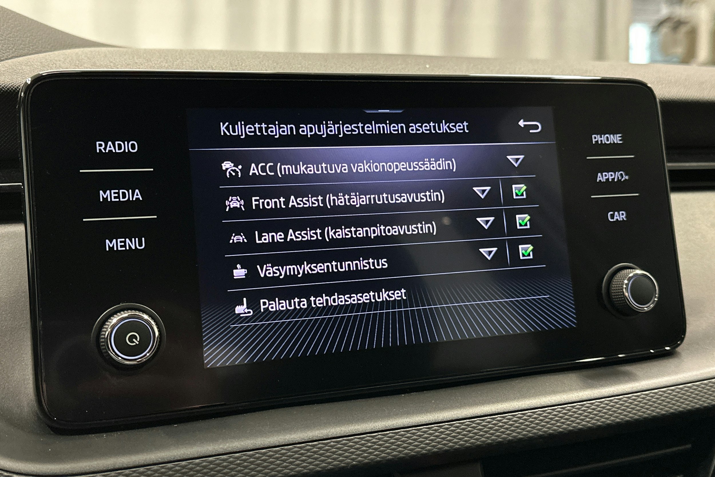 harmaa Skoda Kamiq 2023 kuva 22.