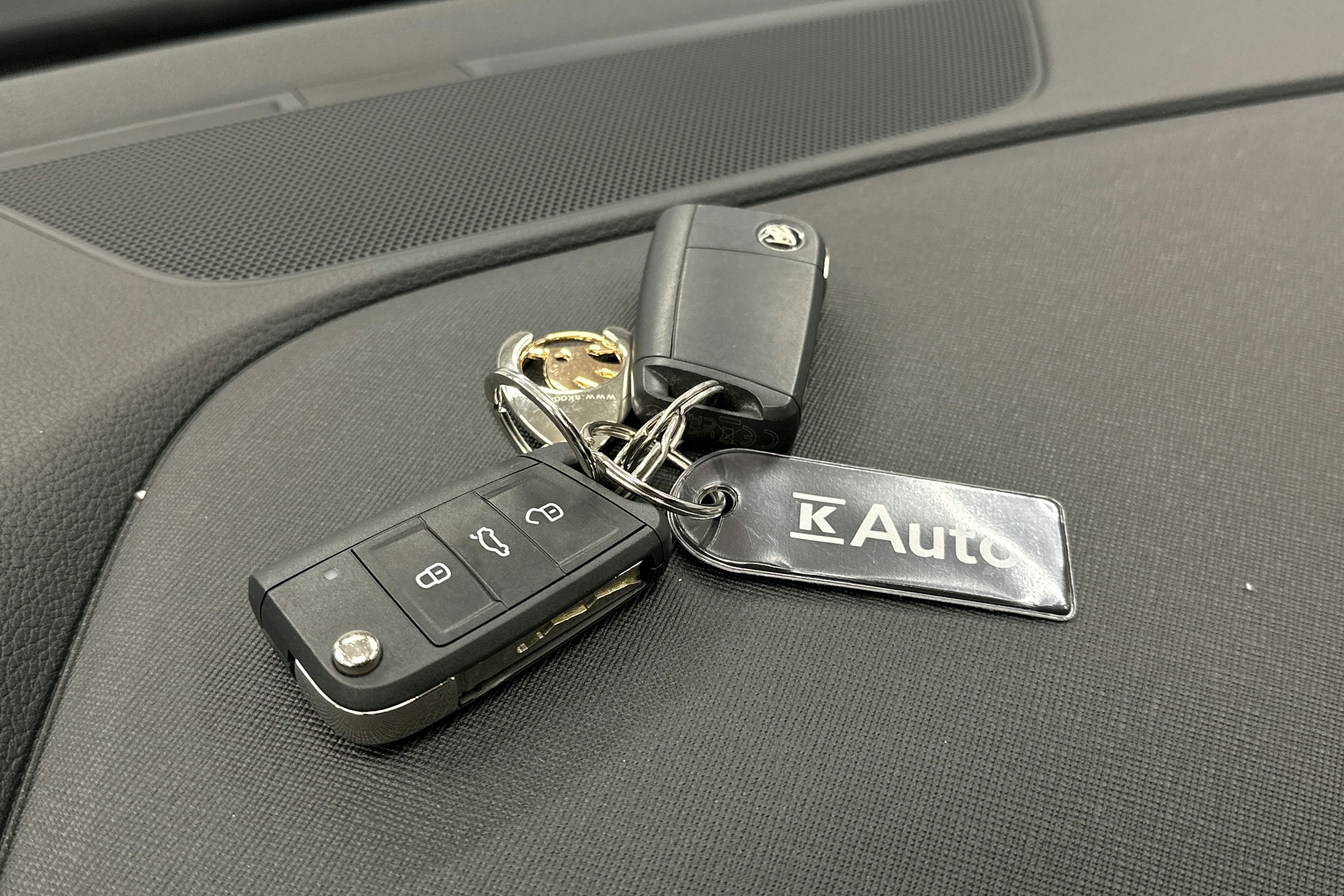 harmaa Skoda Kamiq 2023 kuva 26.