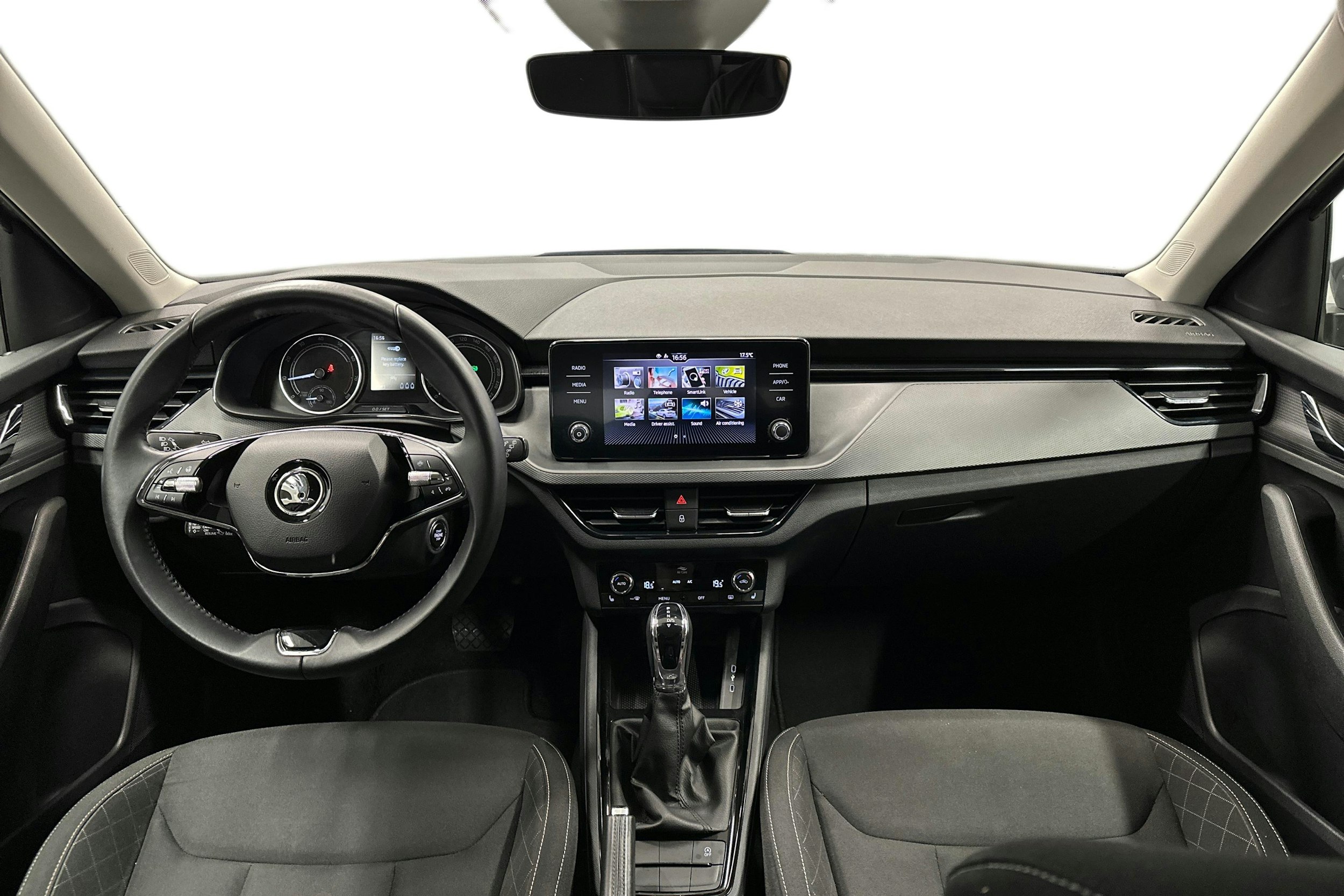 harmaa Skoda Kamiq 2023 kuva 9.
