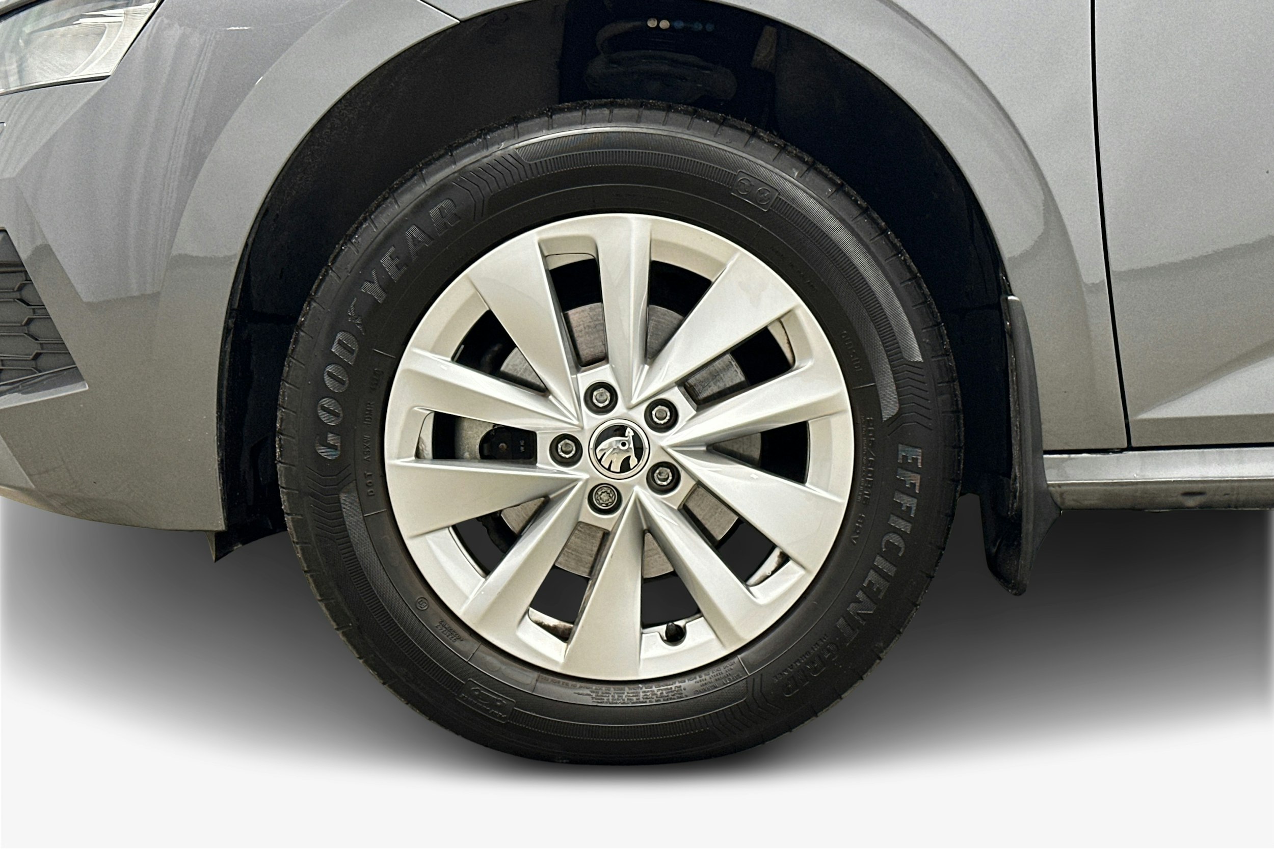 harmaa Skoda Kamiq 2023 kuva 11.
