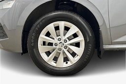 harmaa Skoda Kamiq 2023 kuva 11.