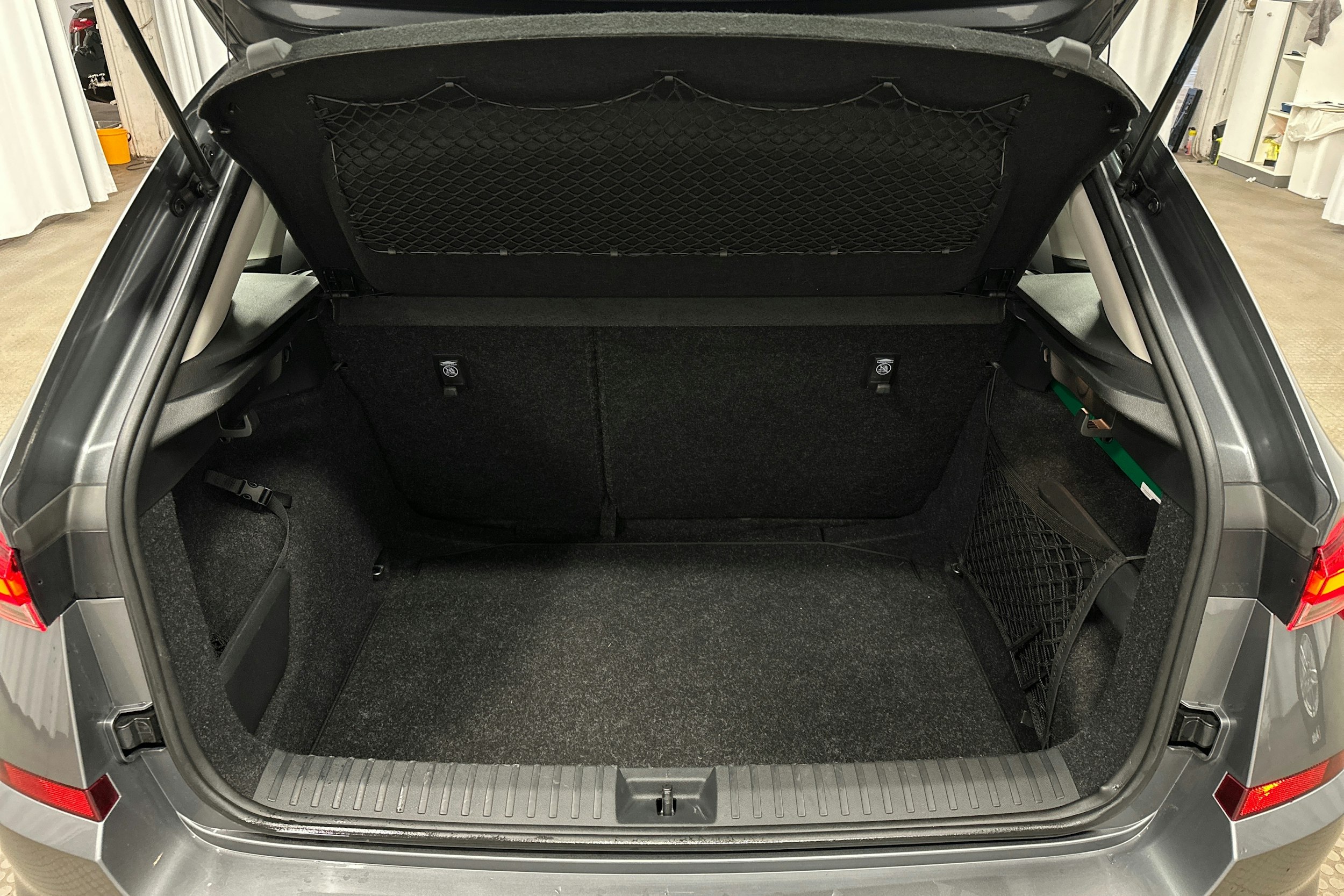 harmaa Skoda Kamiq 2023 kuva 14.