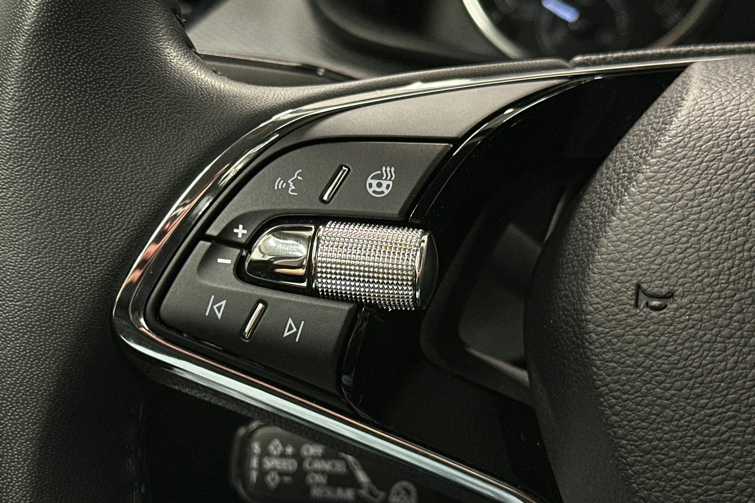 harmaa Skoda Kamiq 2023 kuva 17.