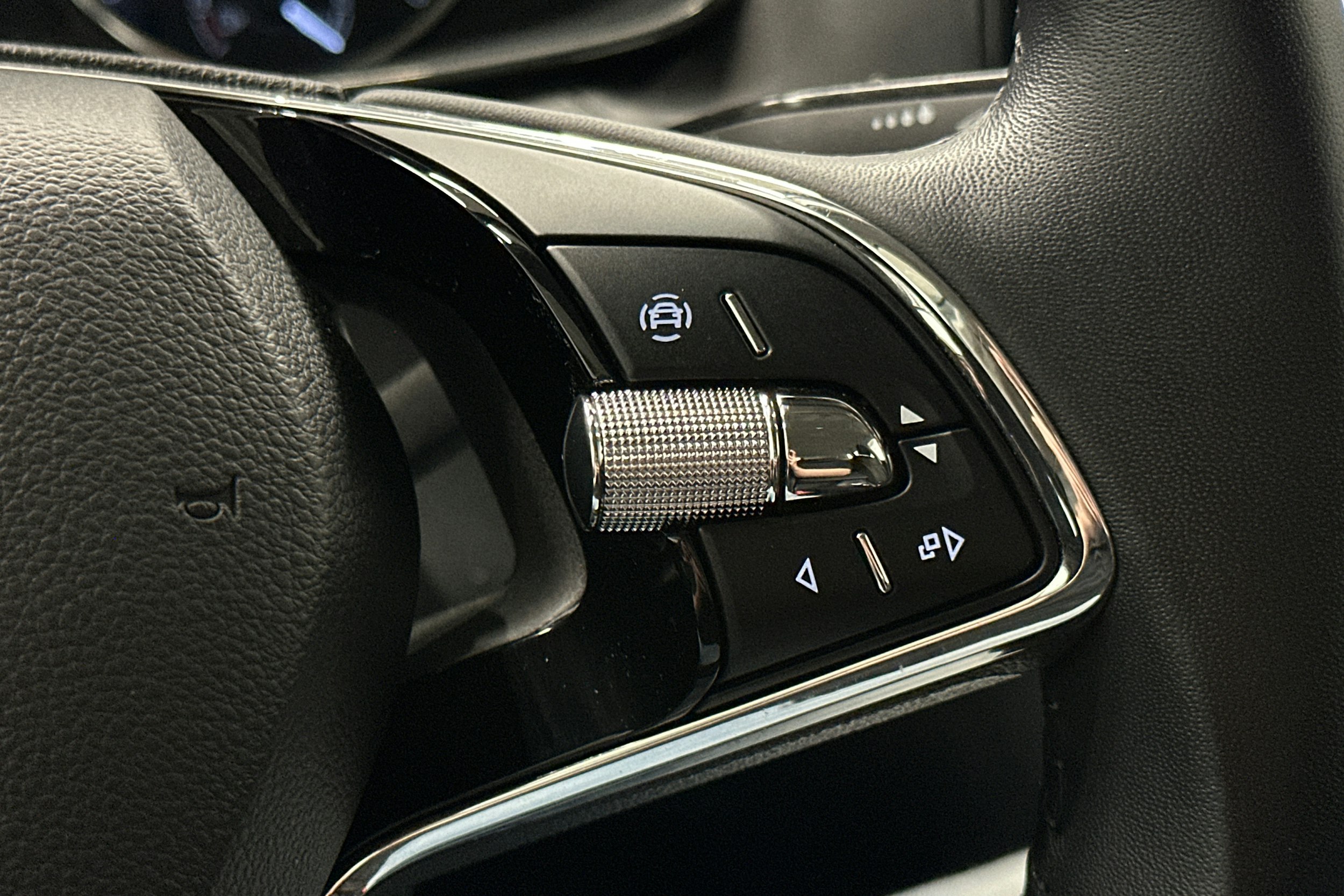 harmaa Skoda Kamiq 2023 kuva 18.