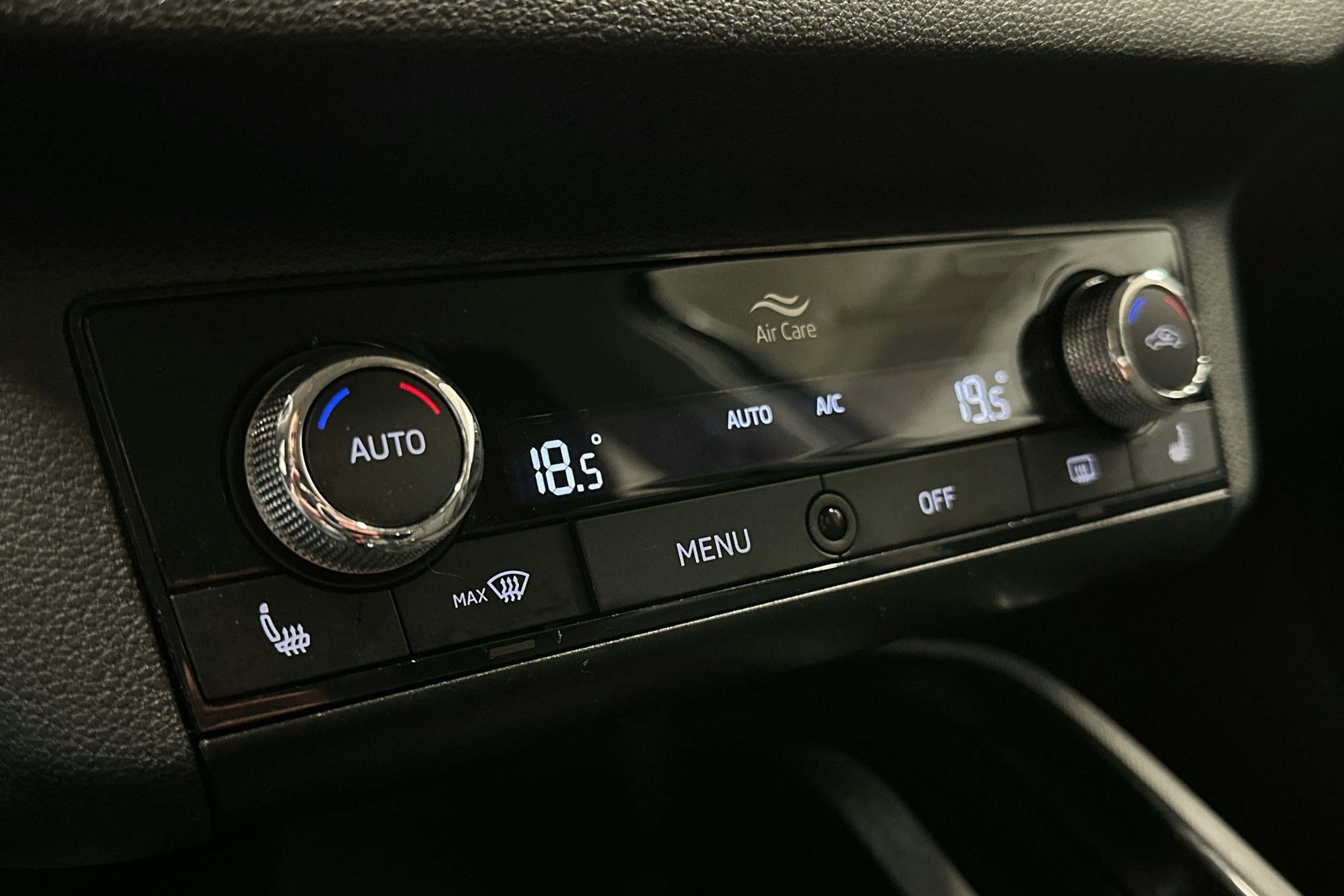harmaa Skoda Kamiq 2023 kuva 24.