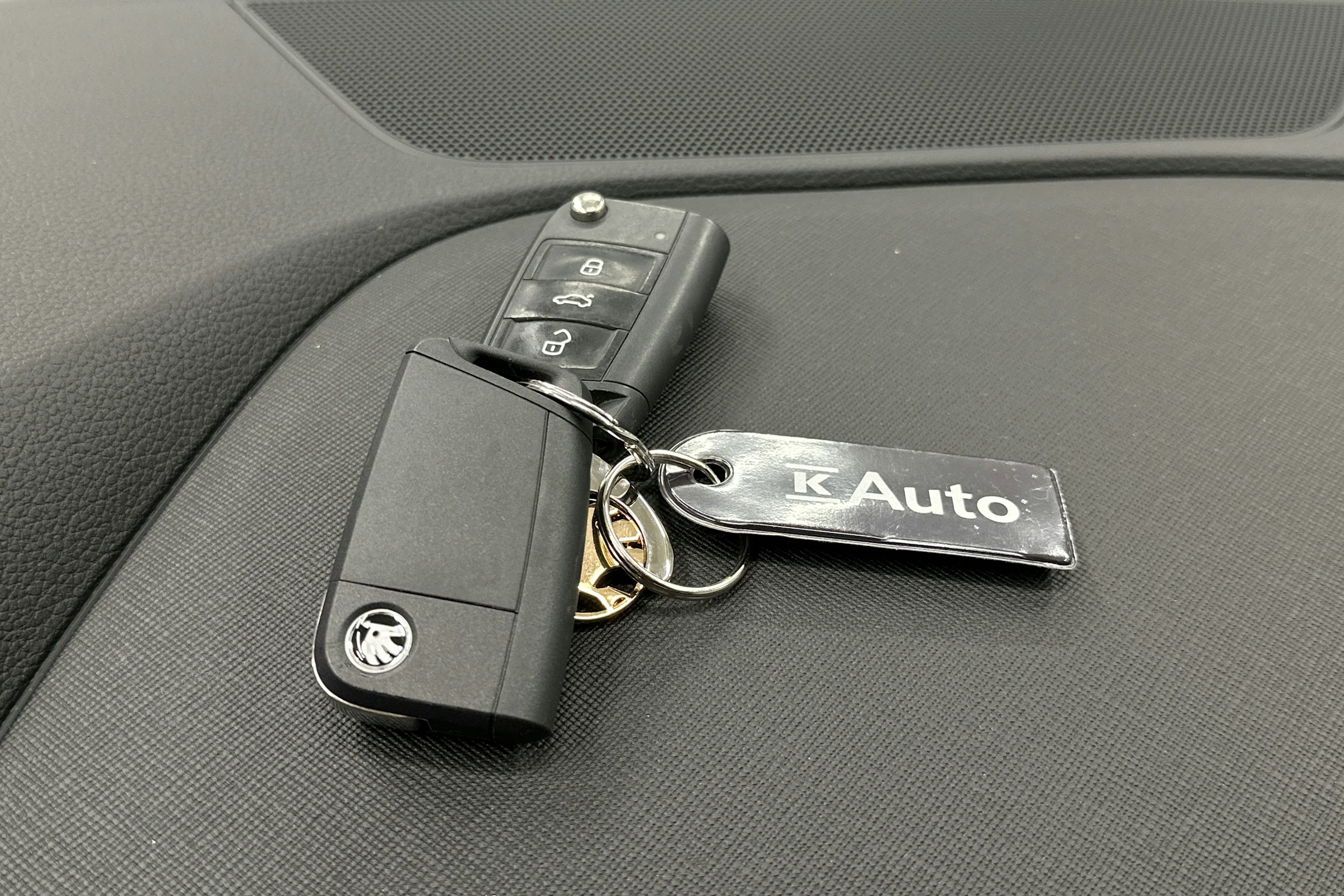 harmaa Skoda Kamiq 2023 kuva 26.