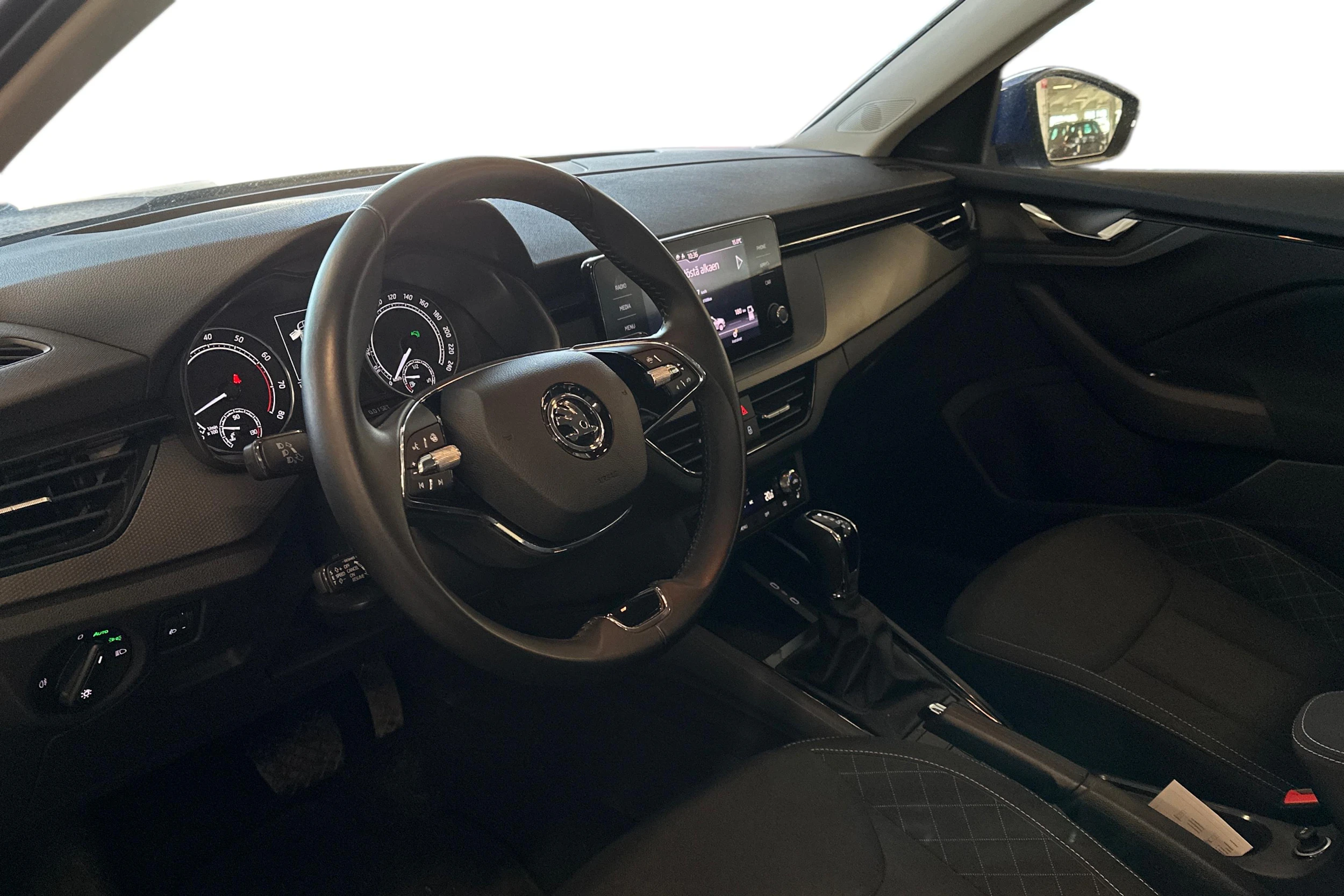 sininen Skoda Kamiq 2023 kuva 3.