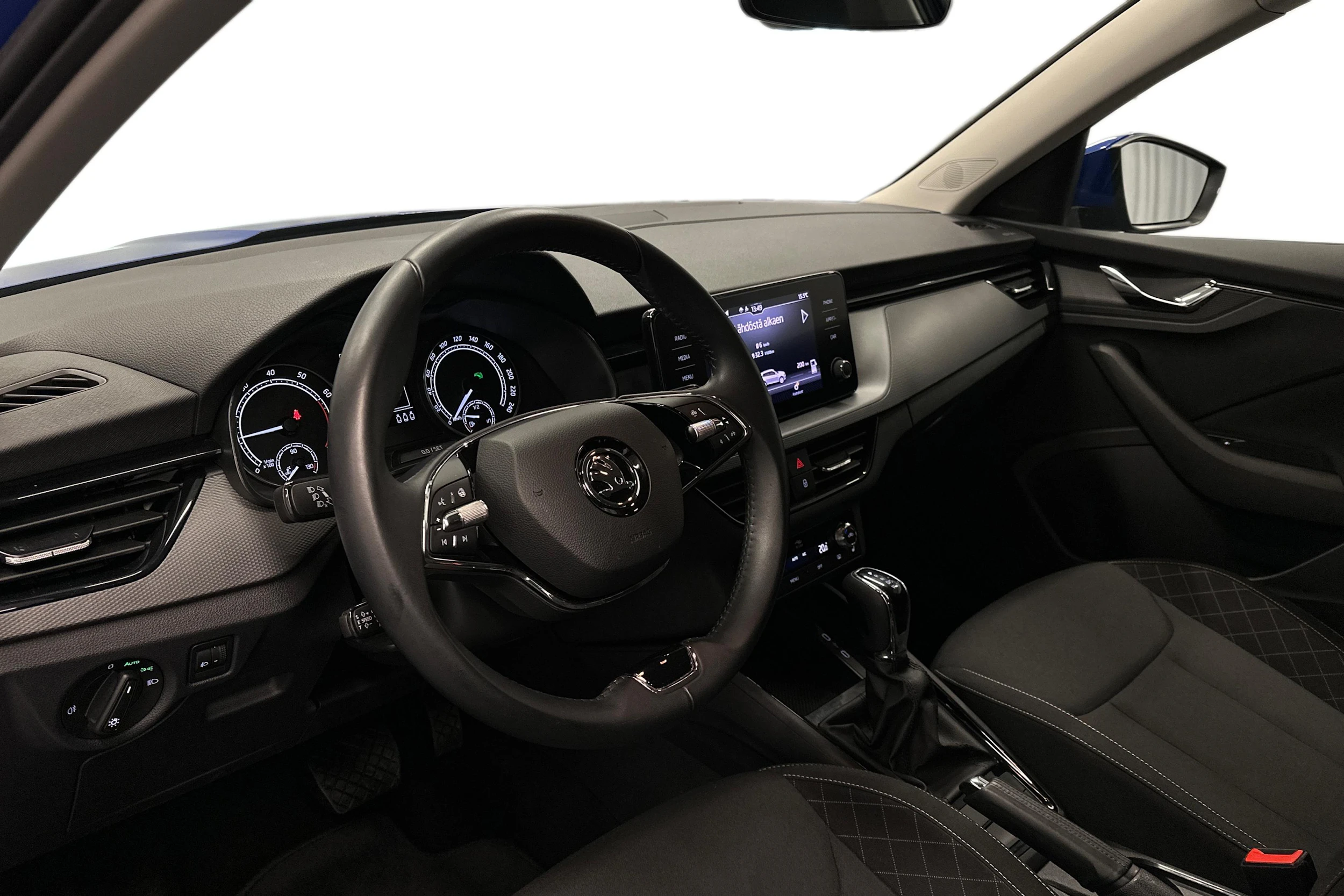 sininen Skoda Kamiq 2023 kuva 8.