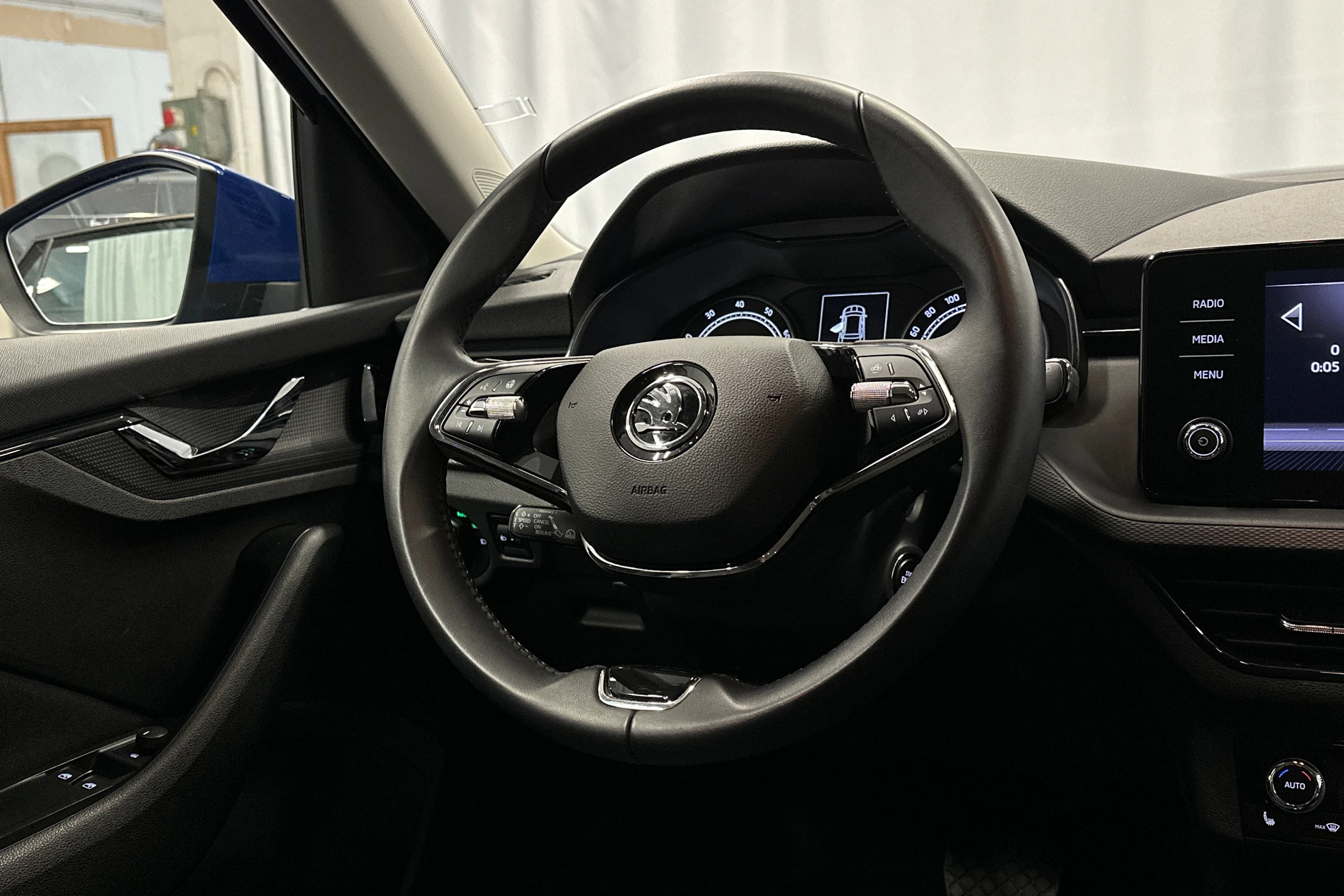 sininen Skoda Kamiq 2023 kuva 17.