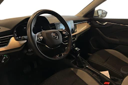 valkoinen Skoda Kamiq 2023 kuva 3.