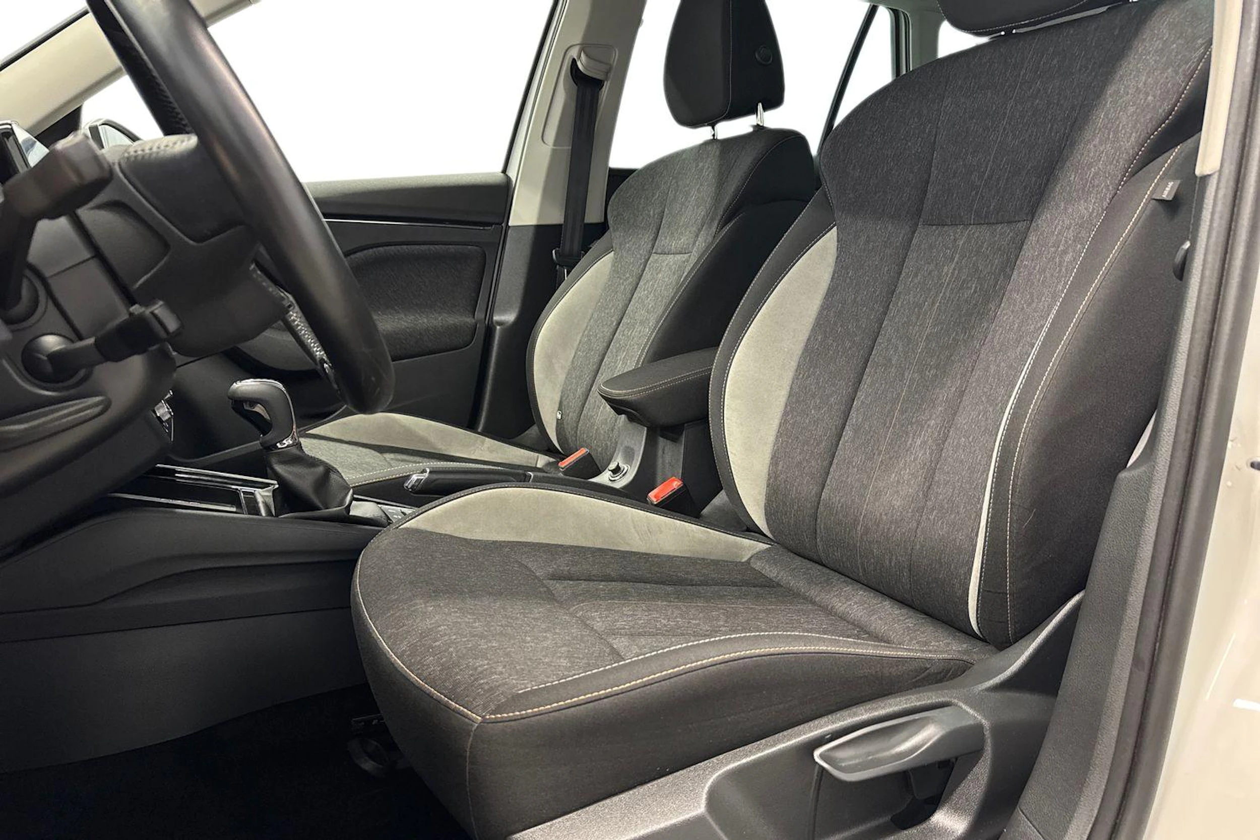 valkoinen Skoda Kamiq 2023 kuva 8.