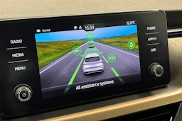 valkoinen Skoda Kamiq 2023 kuva 10.