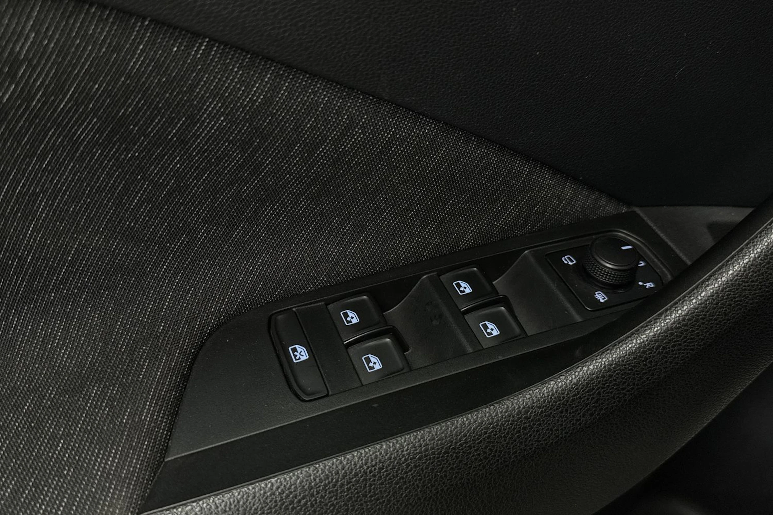 valkoinen Skoda Kamiq 2023 kuva 15.