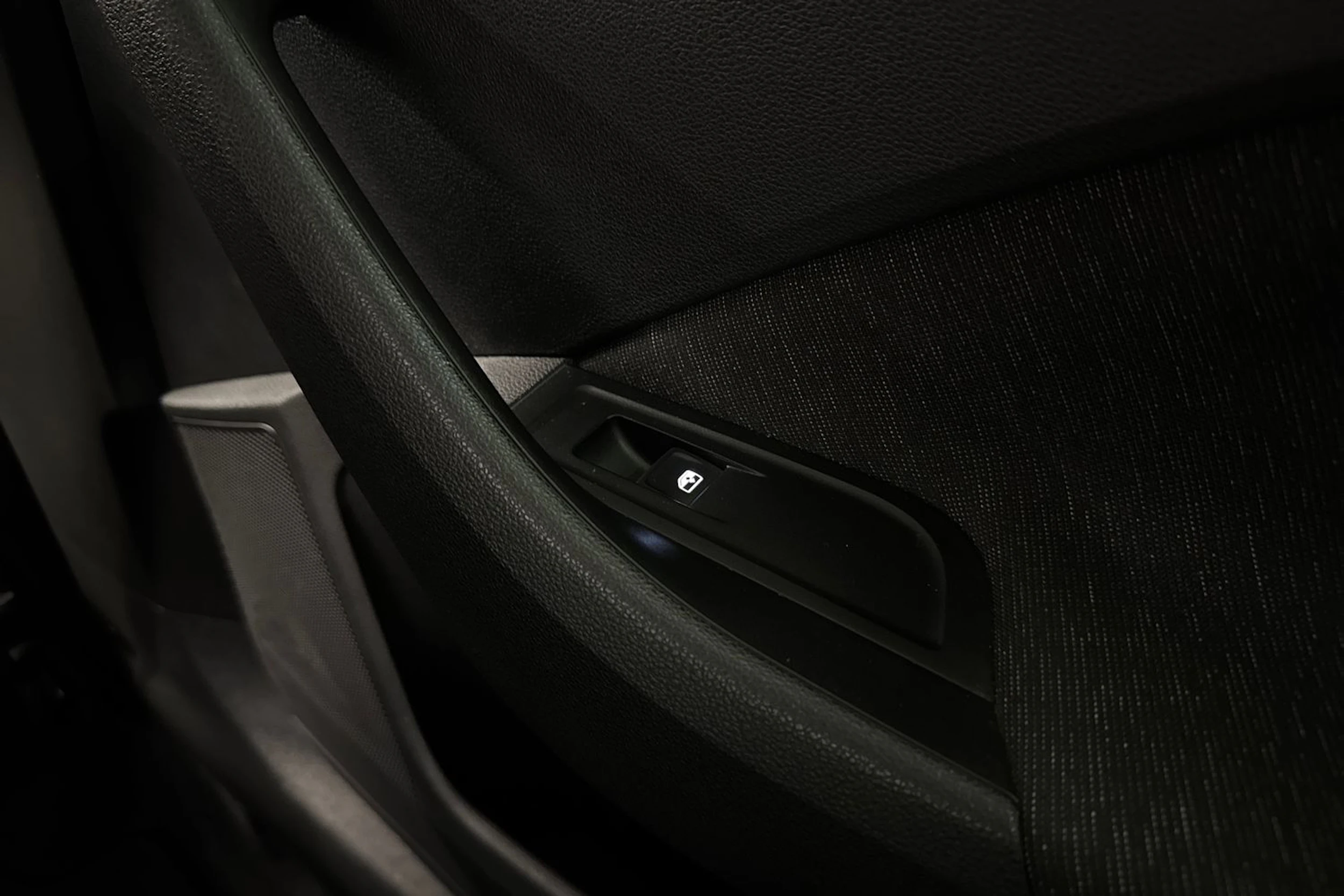 valkoinen Skoda Kamiq 2023 kuva 25.