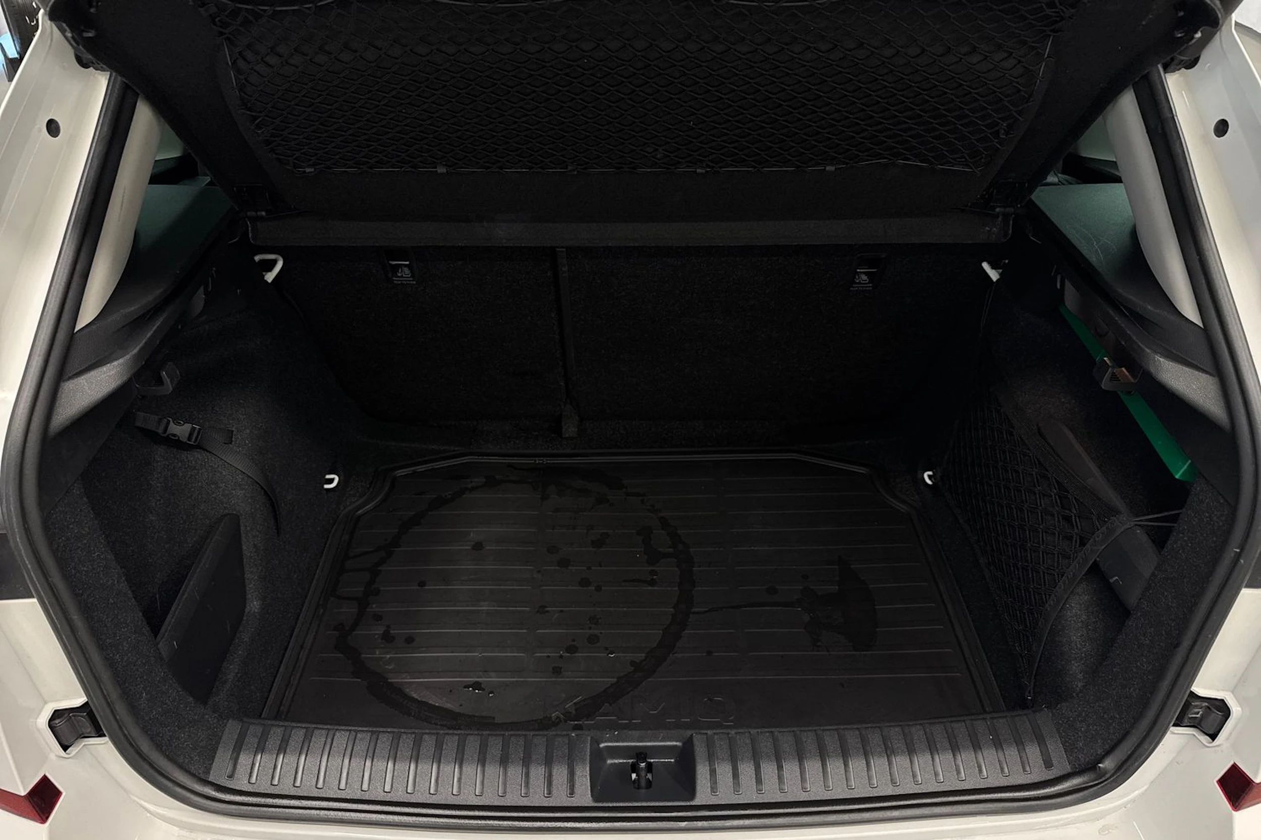 valkoinen Skoda Kamiq 2023 kuva 26.
