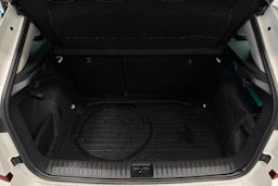 valkoinen Skoda Kamiq 2023 kuva 26.