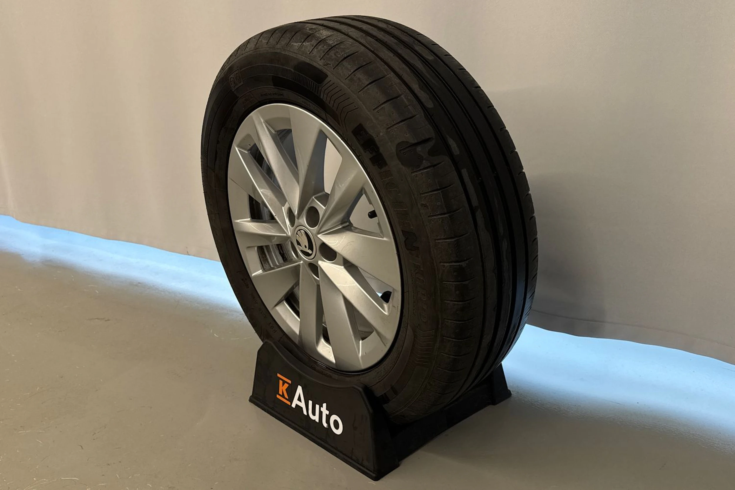 valkoinen Skoda Kamiq 2023 kuva 31.
