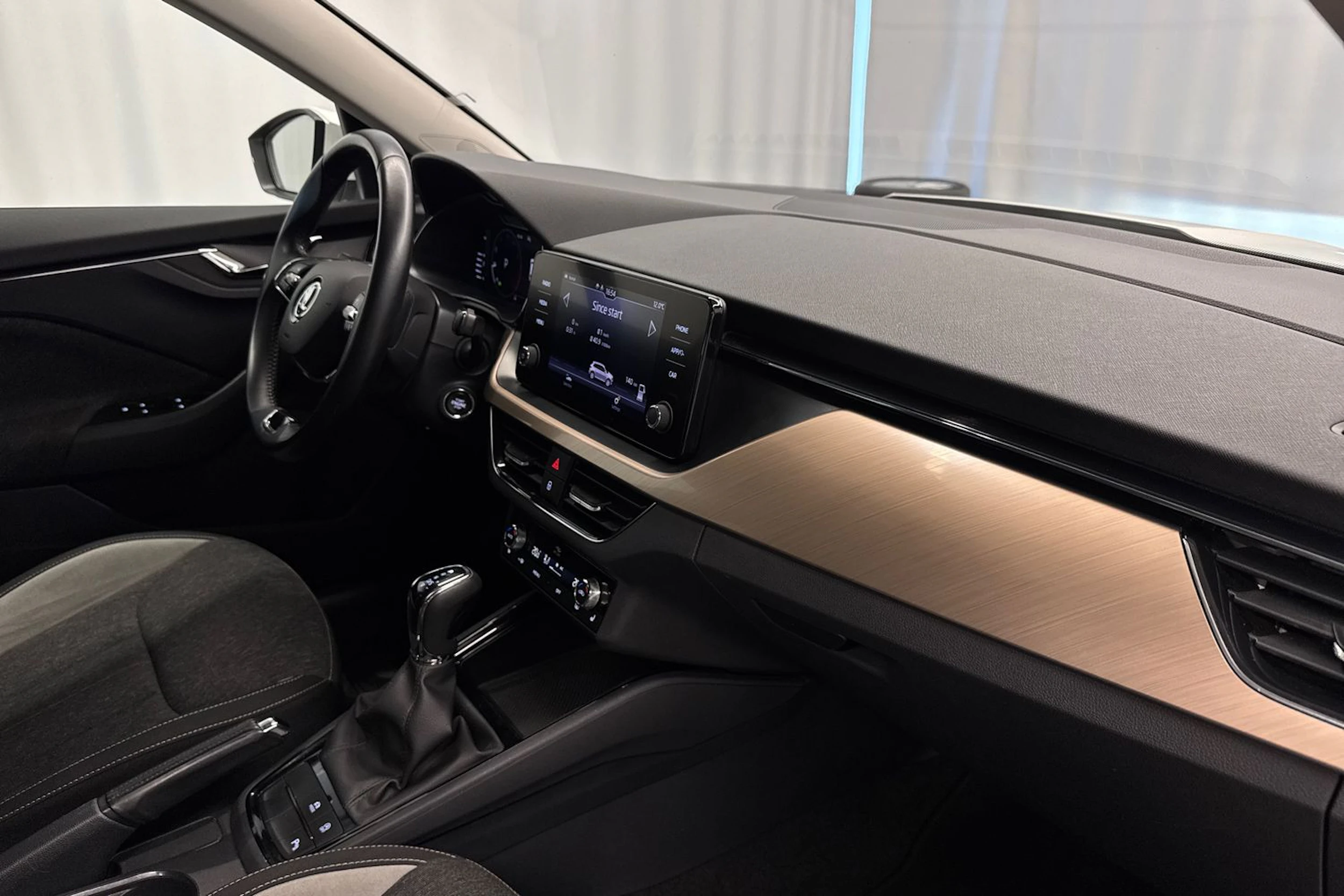 valkoinen Skoda Kamiq 2023 kuva 33.