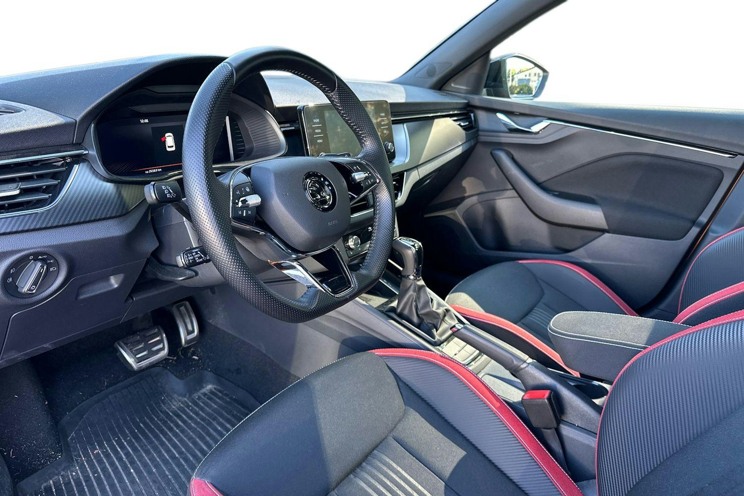 oranssi Skoda Kamiq 2023 kuva 7.