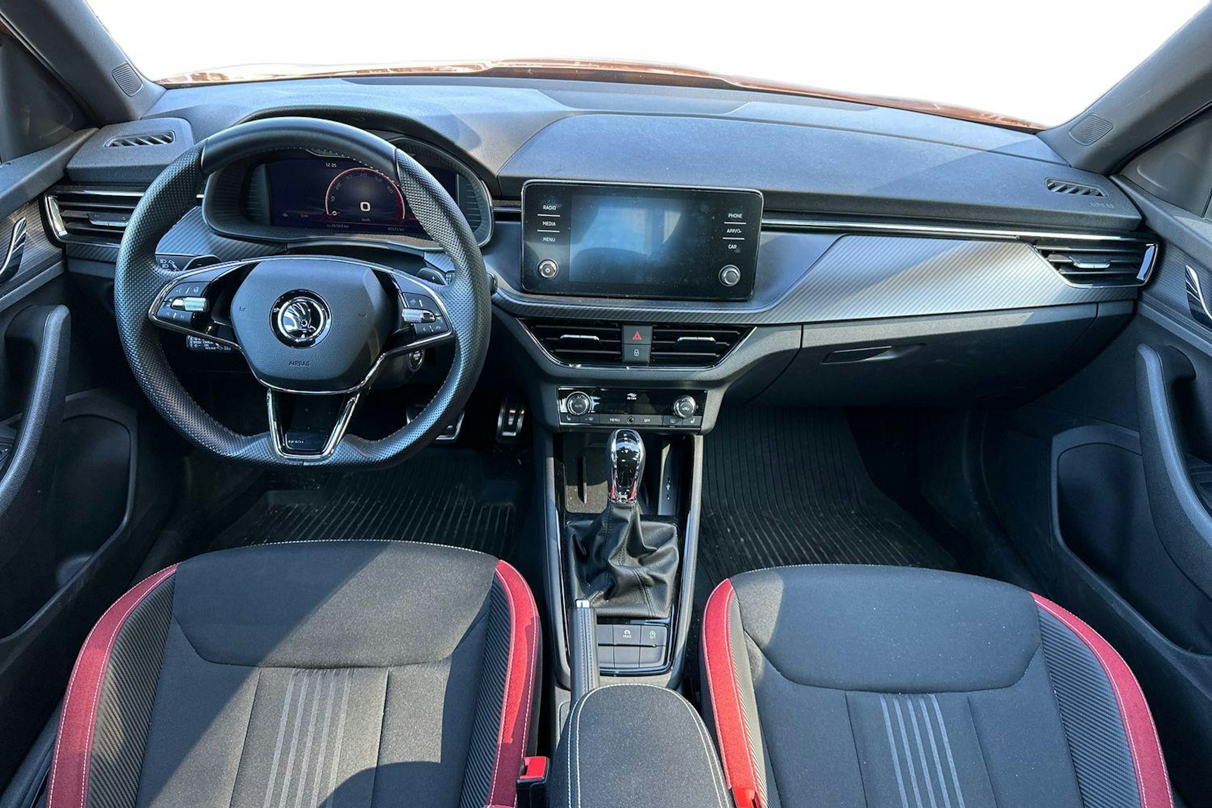 oranssi Skoda Kamiq 2023 kuva 9.