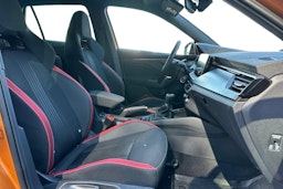 oranssi Skoda Kamiq 2023 kuva 11.
