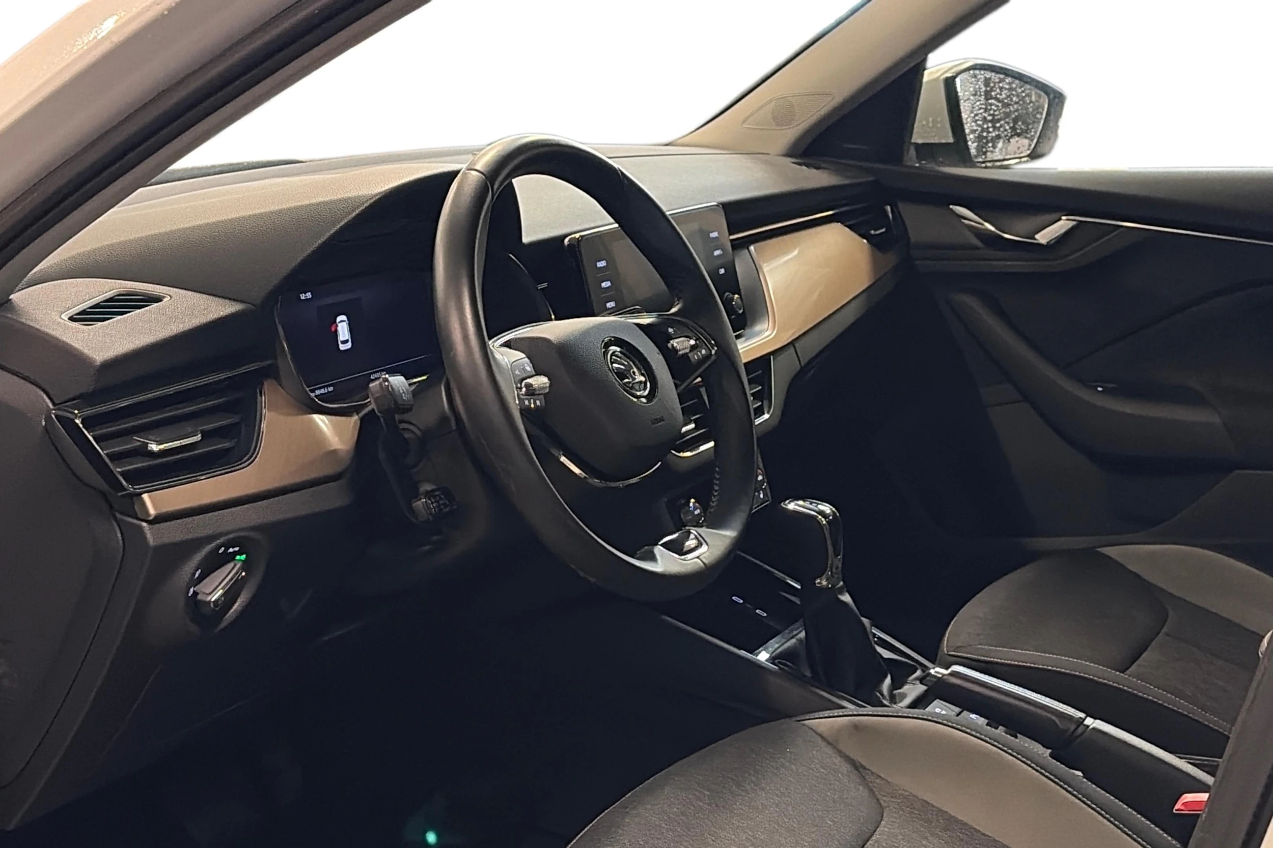 valkoinen Skoda Kamiq 2023 kuva 3.