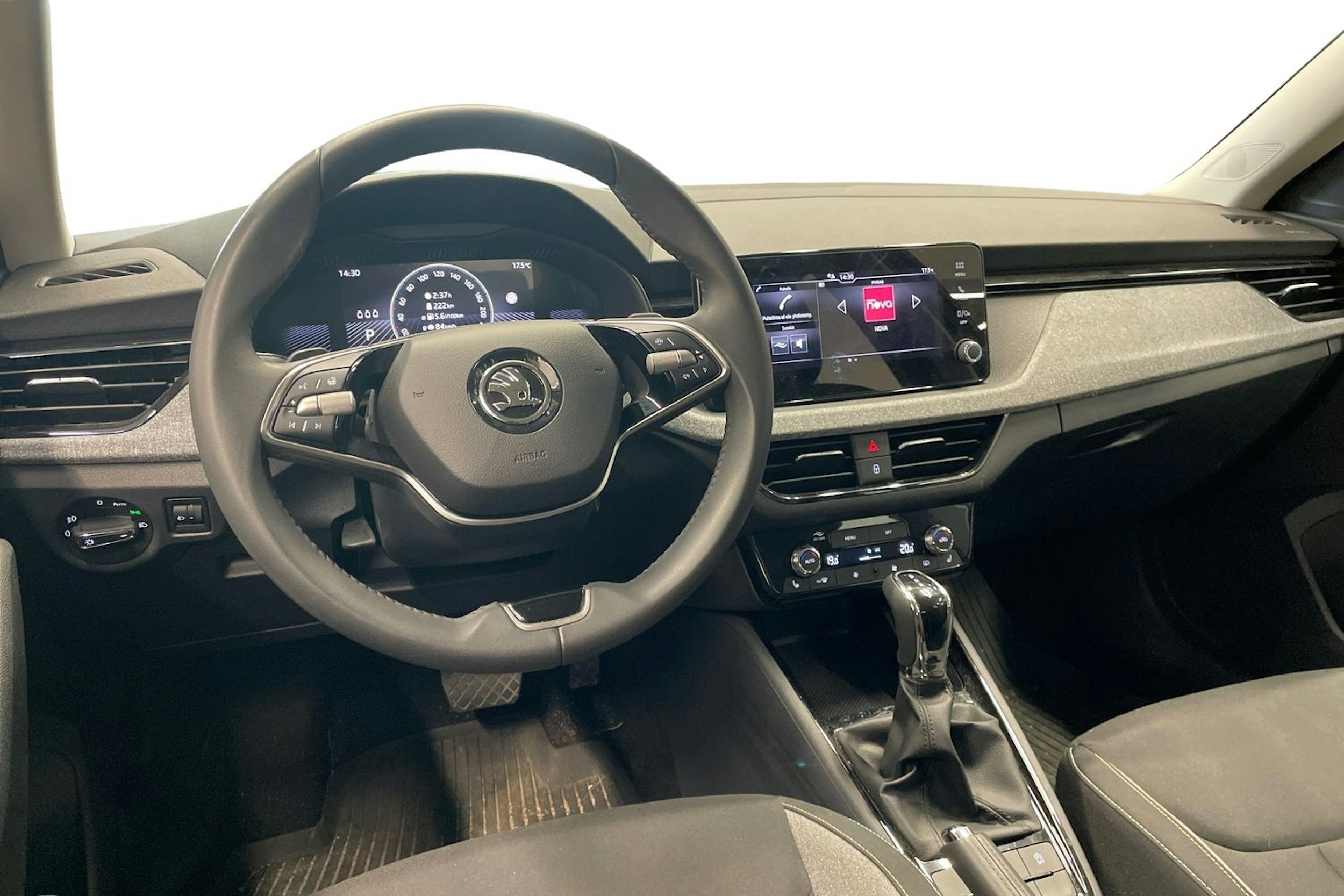 harmaa Skoda Kamiq 2024 kuva 3.