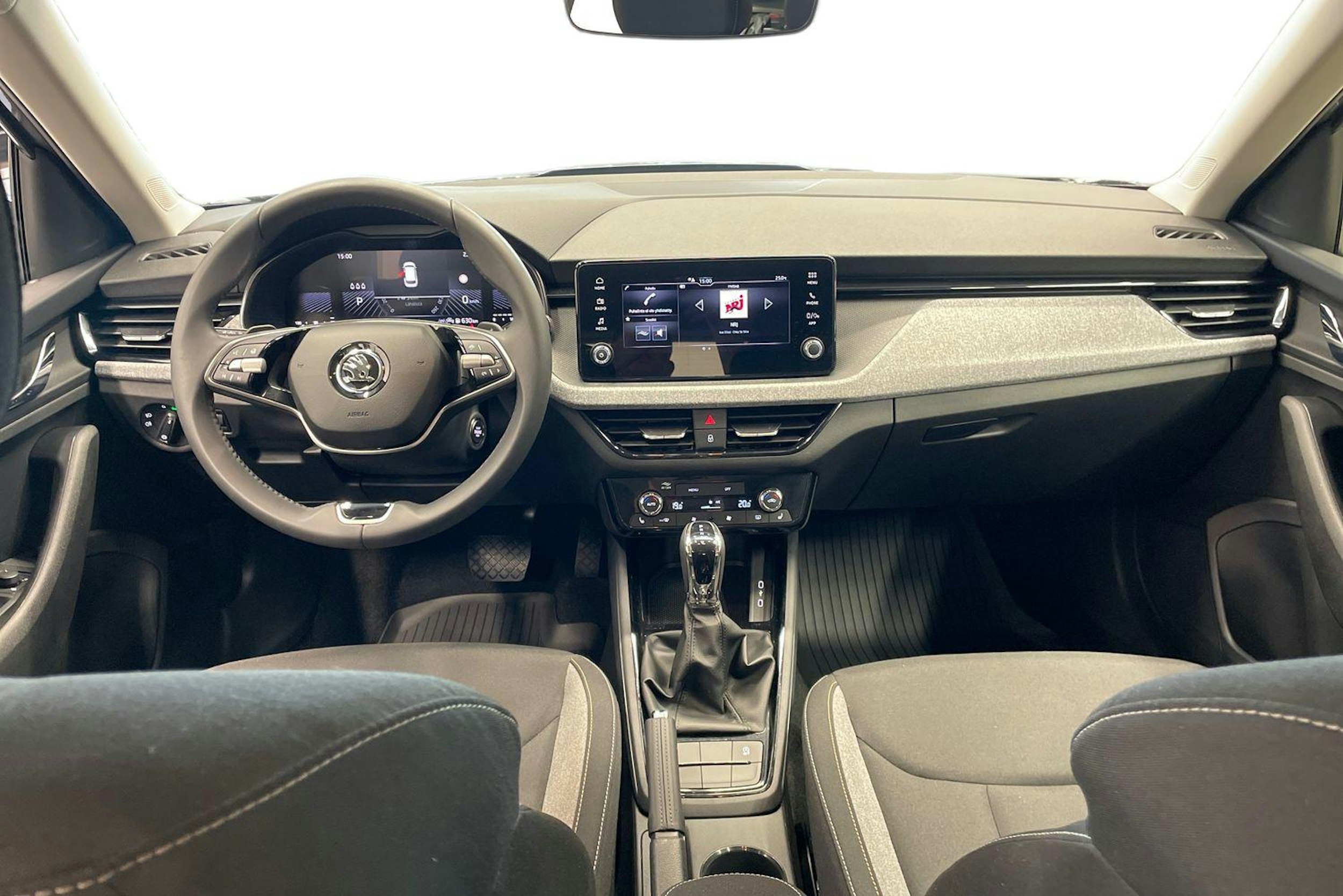 harmaa Skoda Kamiq 2024 kuva 9.